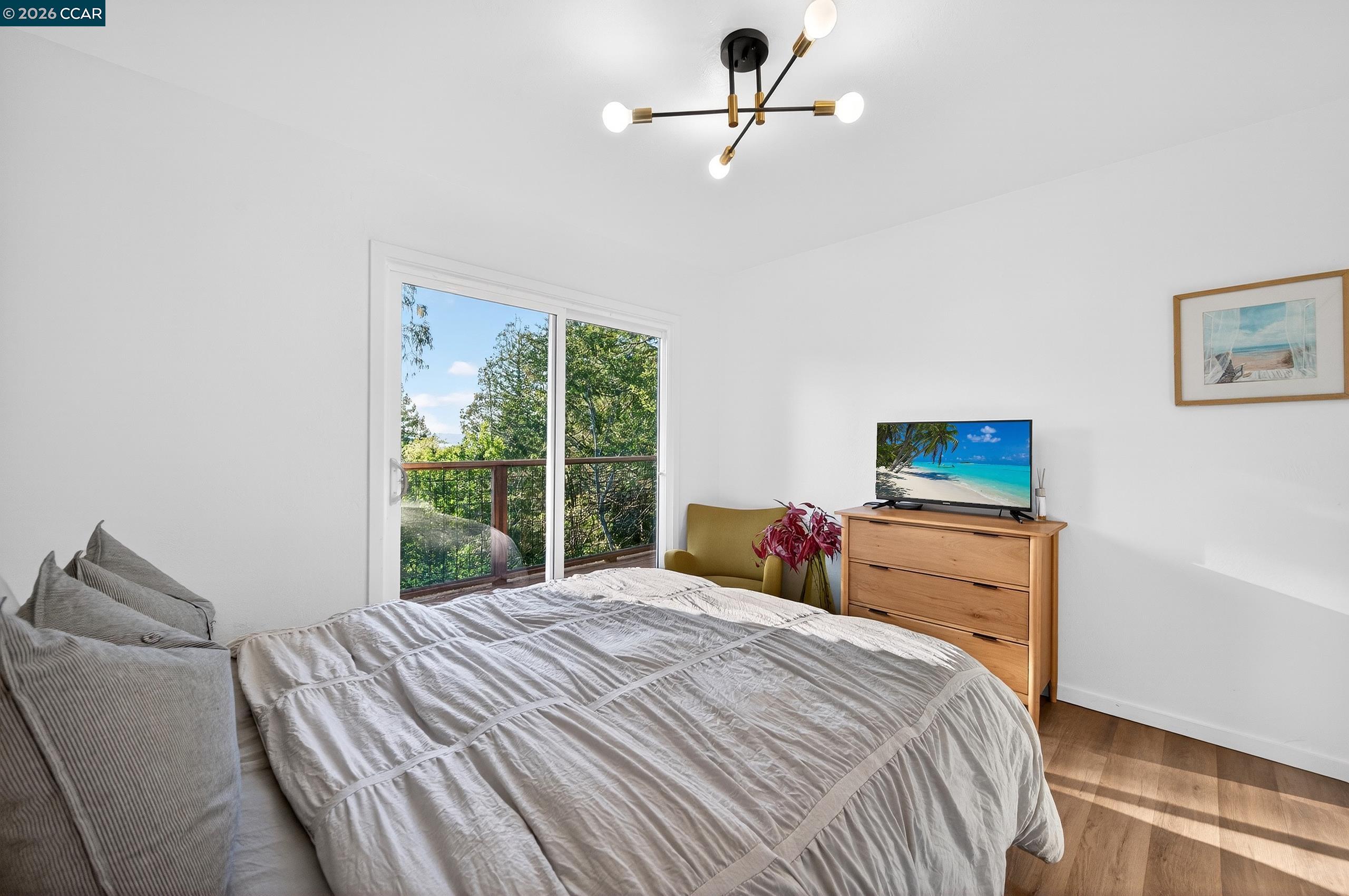 230 Fairlawn Dr