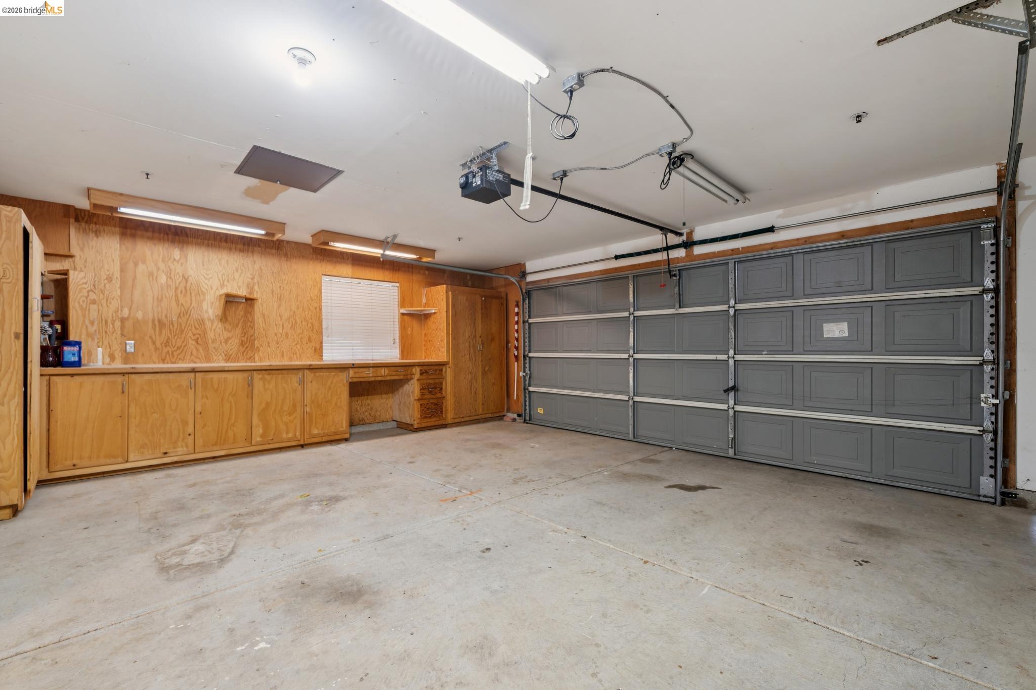 1130 Meadow Dr