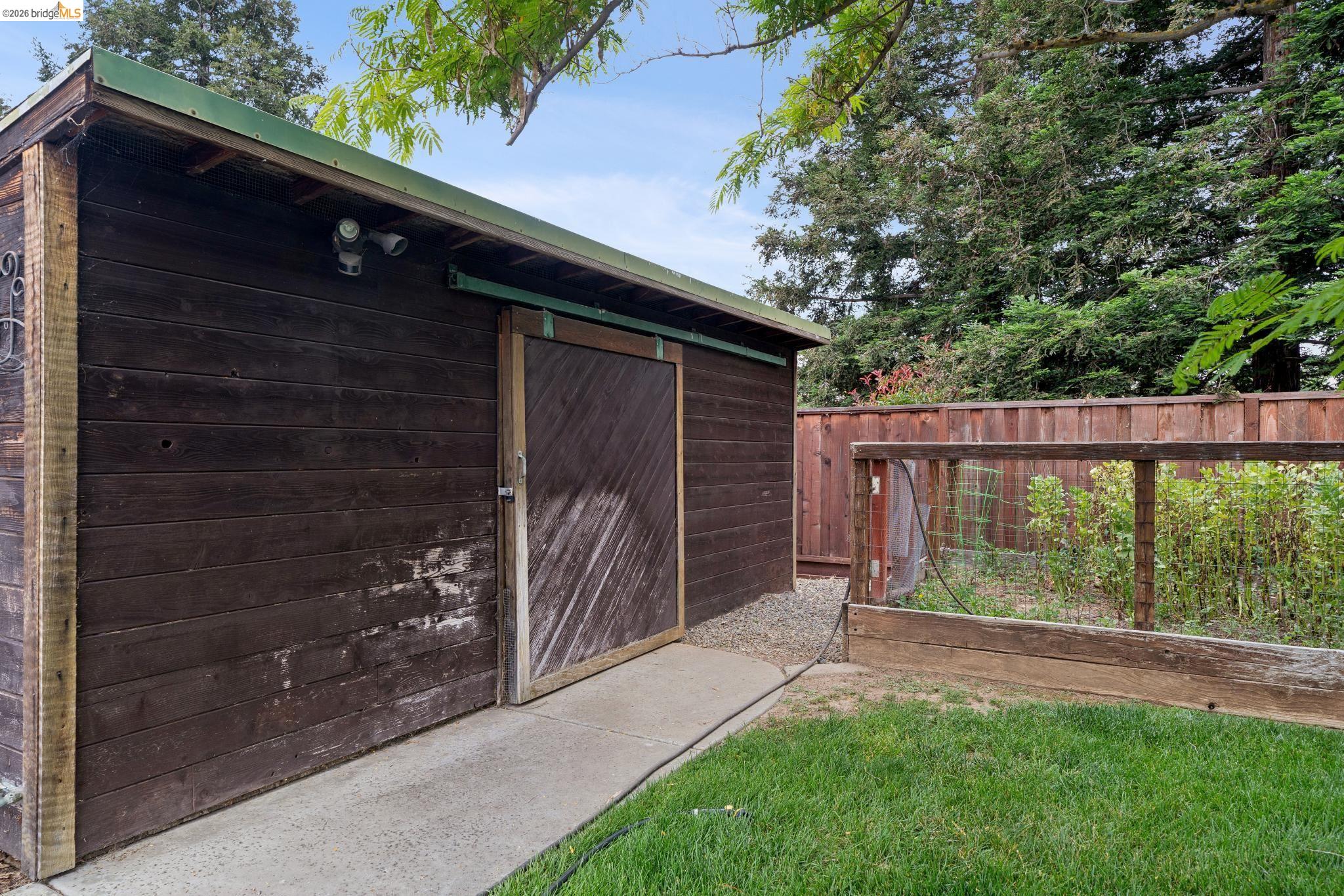 1130 Meadow Dr