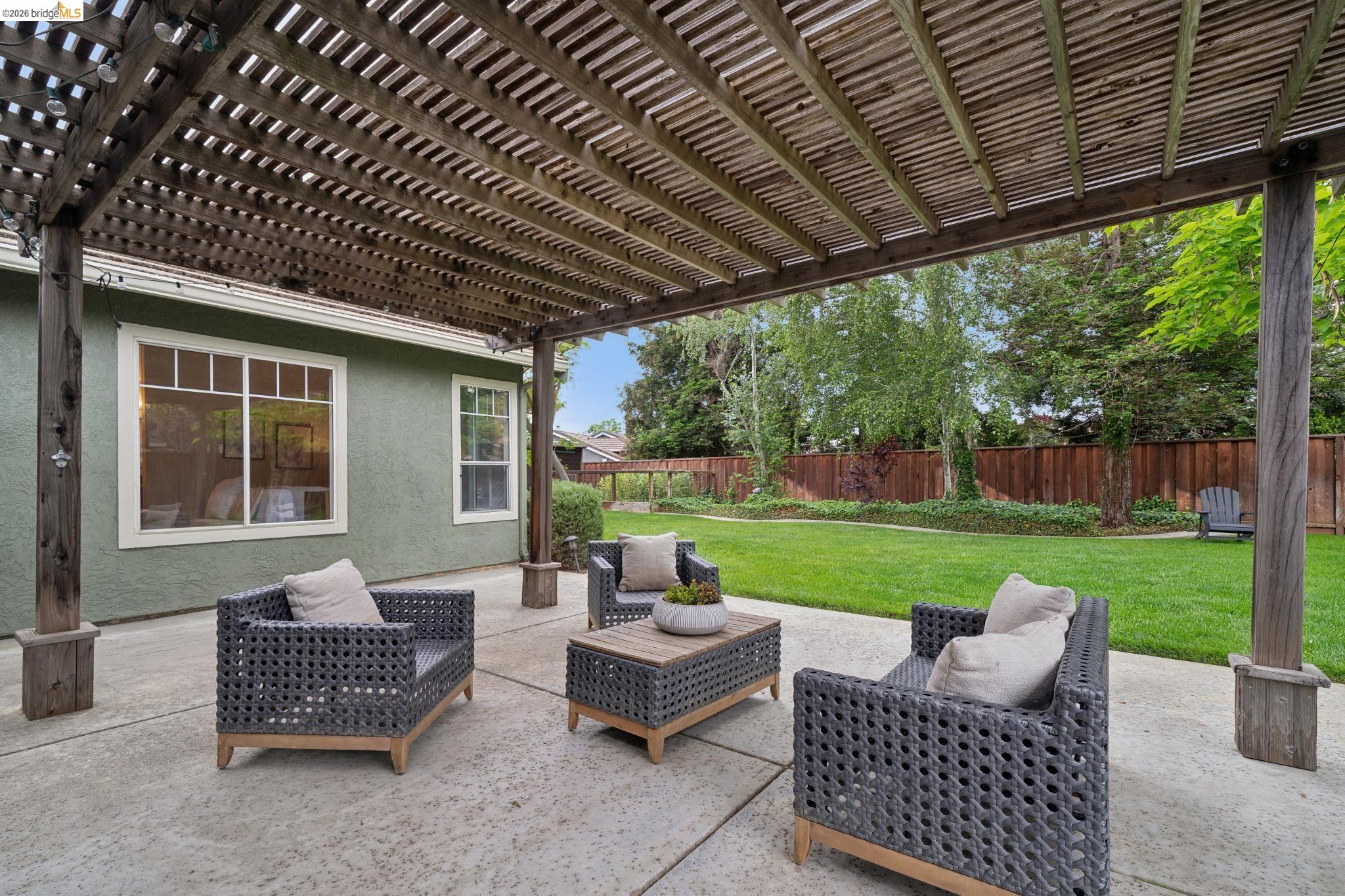1130 Meadow Dr