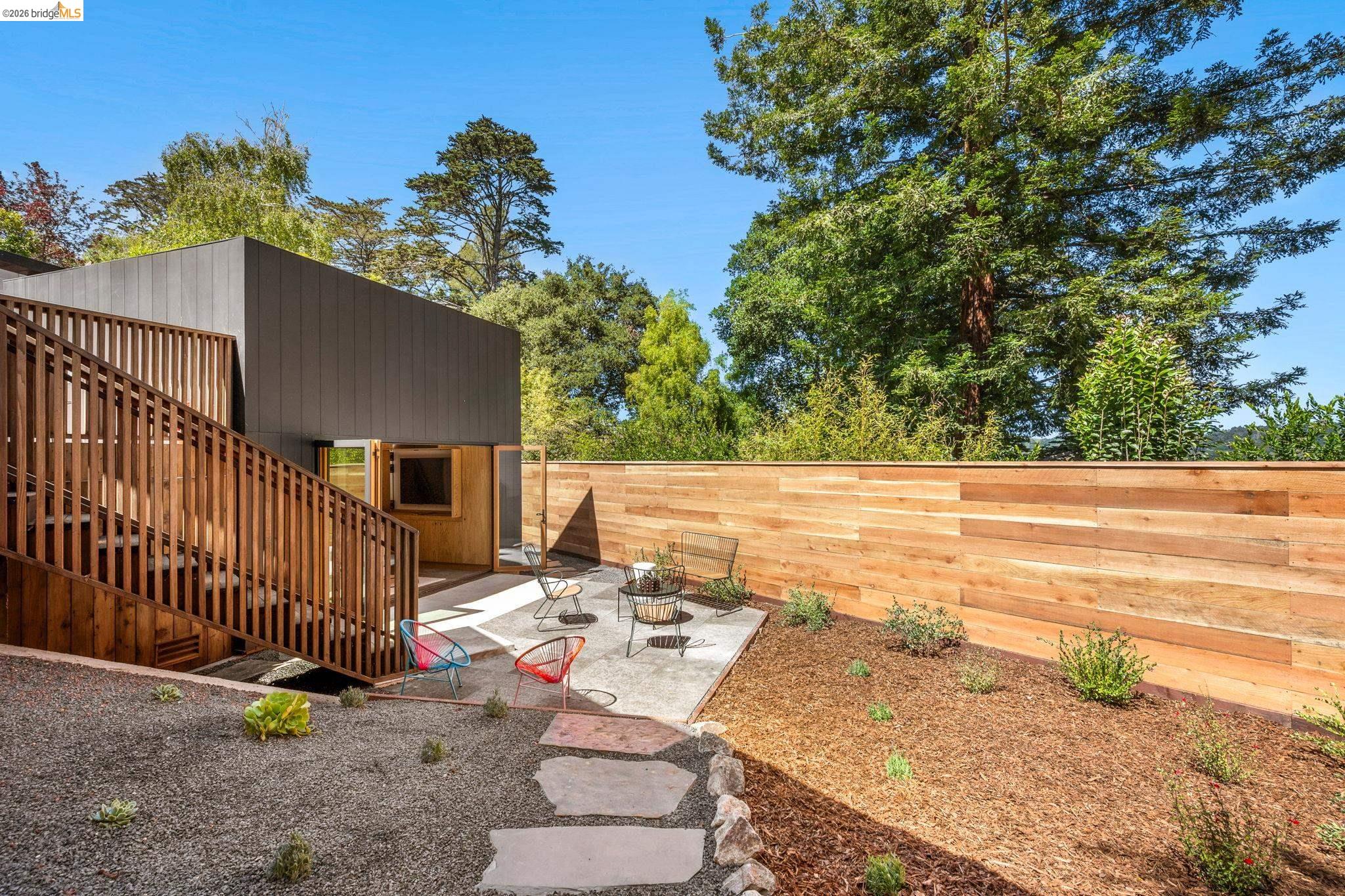 655 Vistamont Avenue