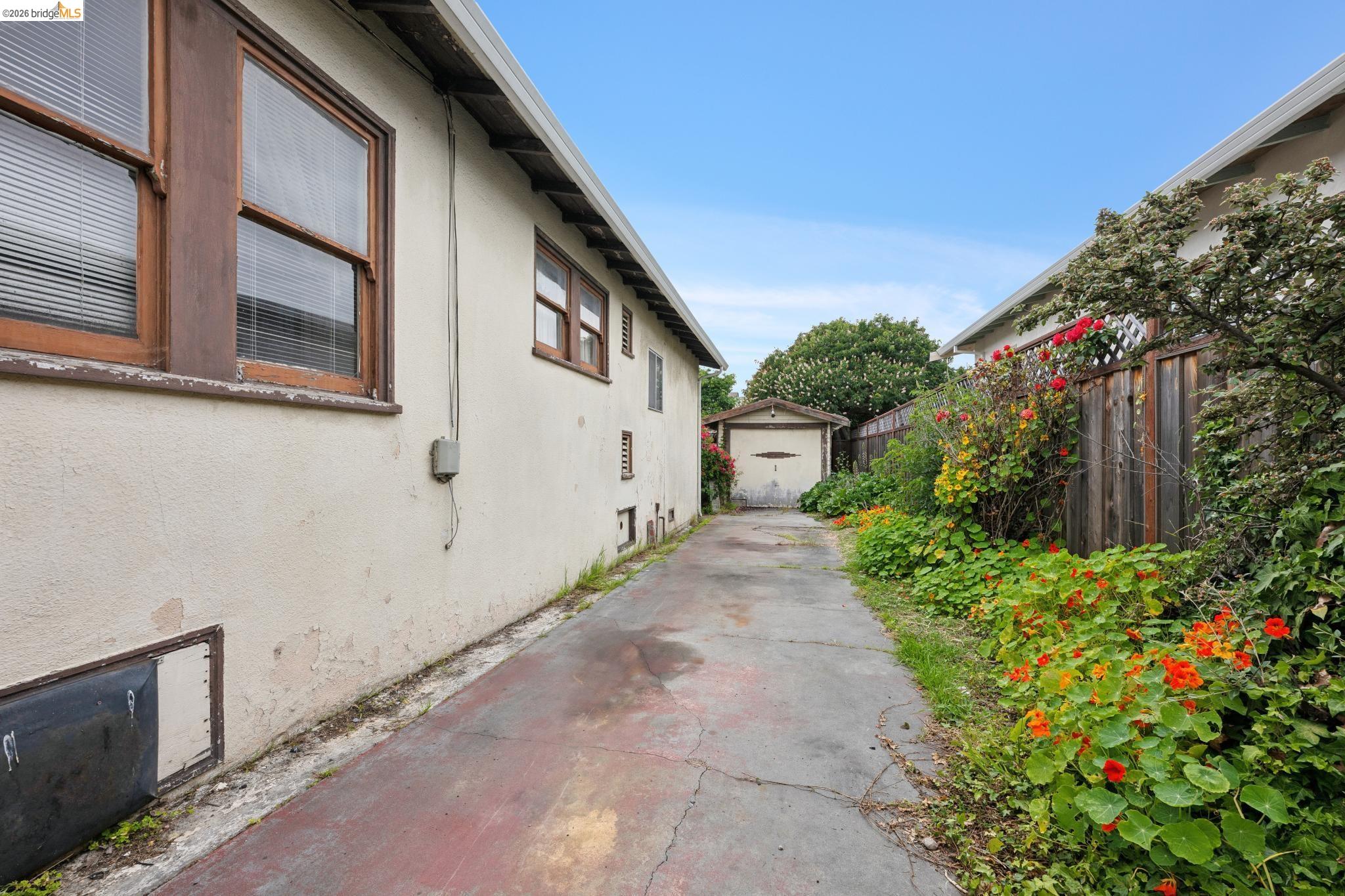 2534 Mathews Street