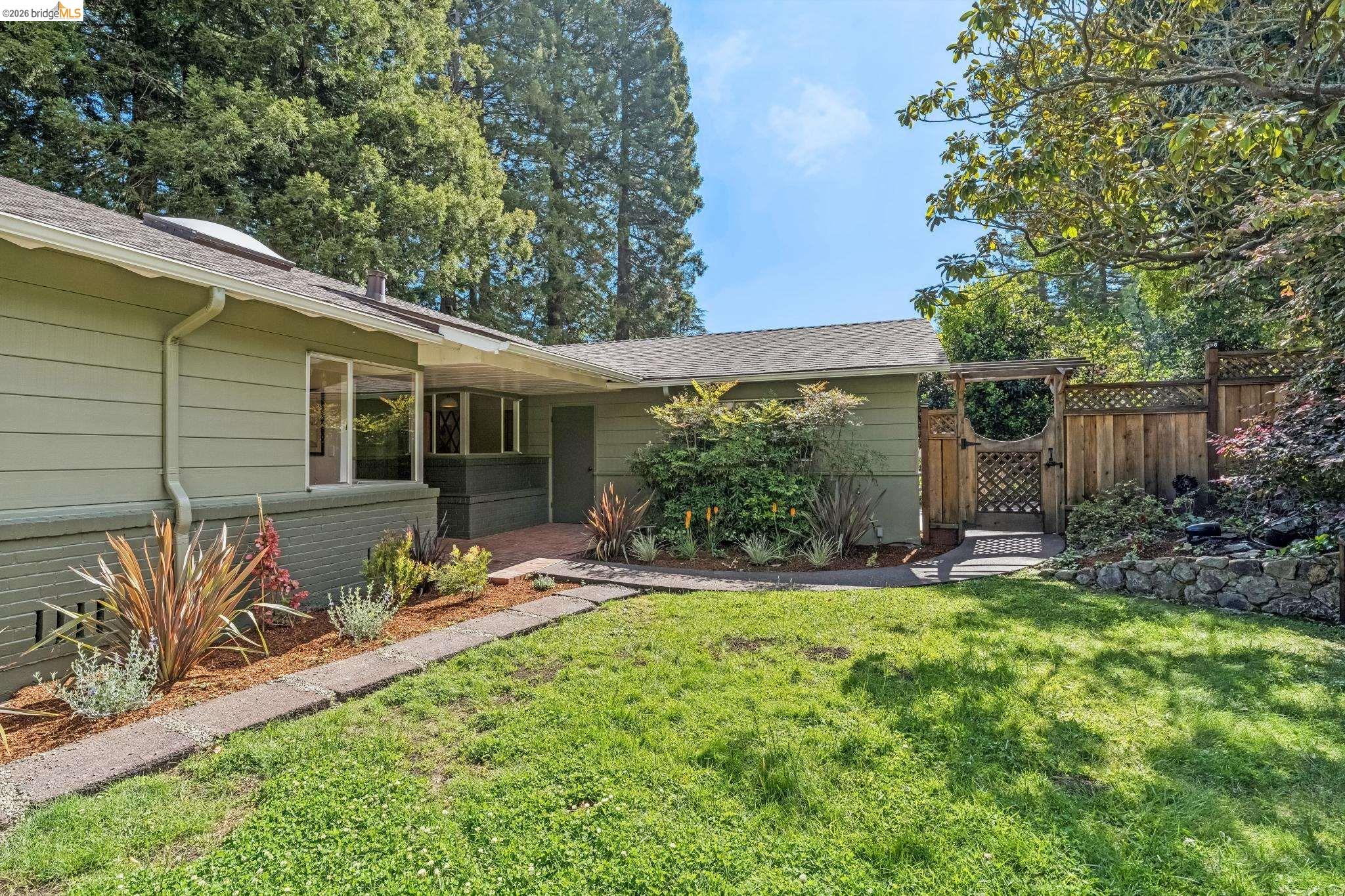 1113 Hillview Rd