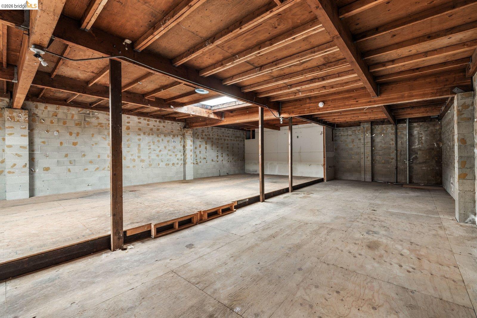 1528 International Blvd