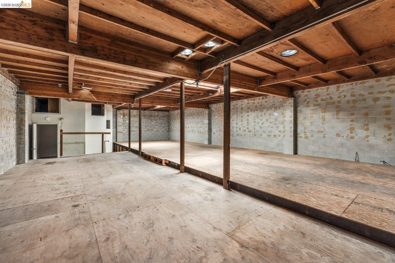 1528 International Blvd