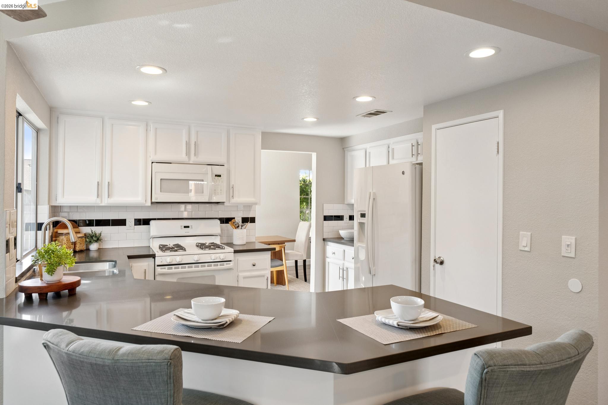 3400 Cobblestone Dr