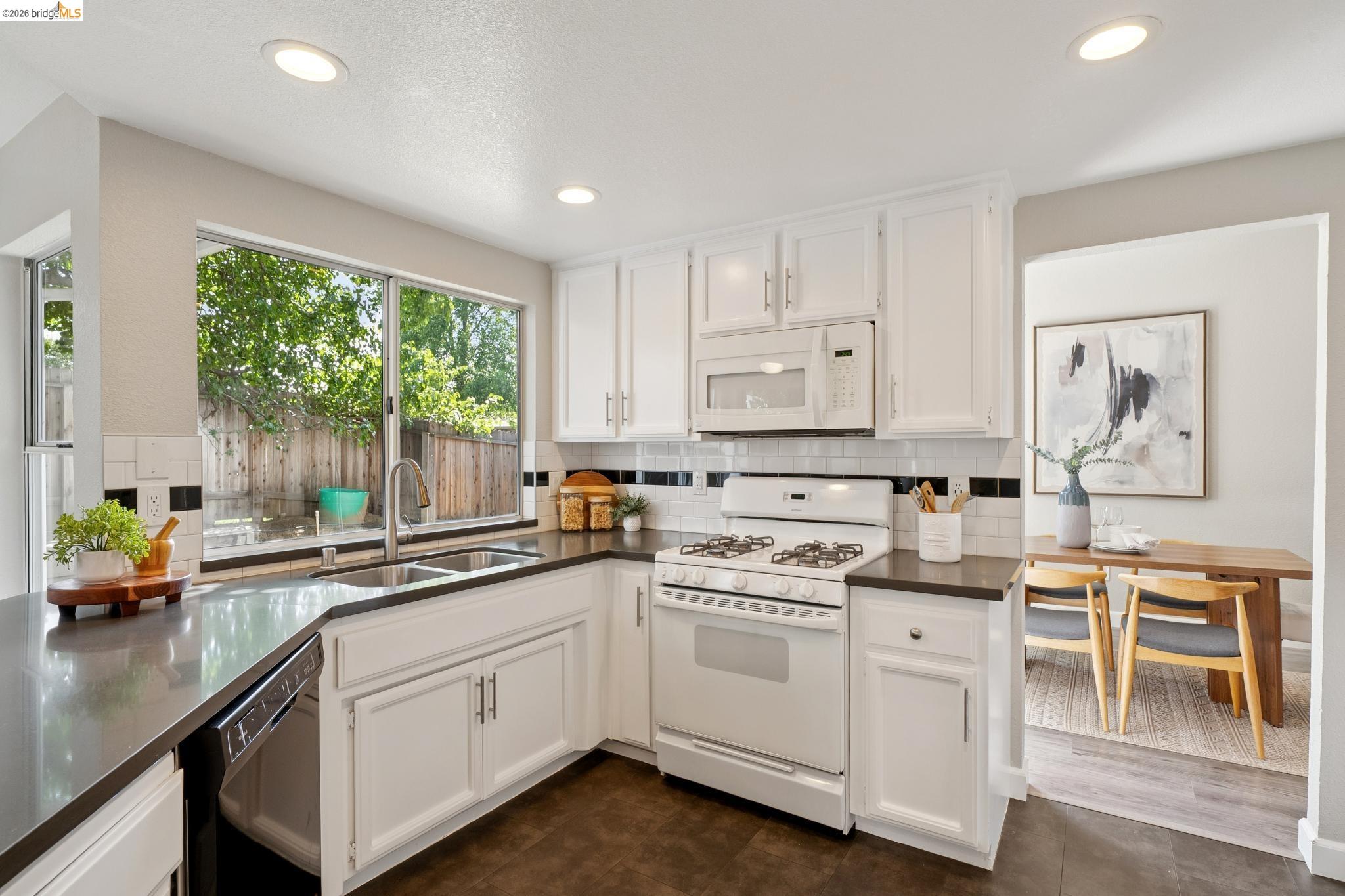 3400 Cobblestone Dr