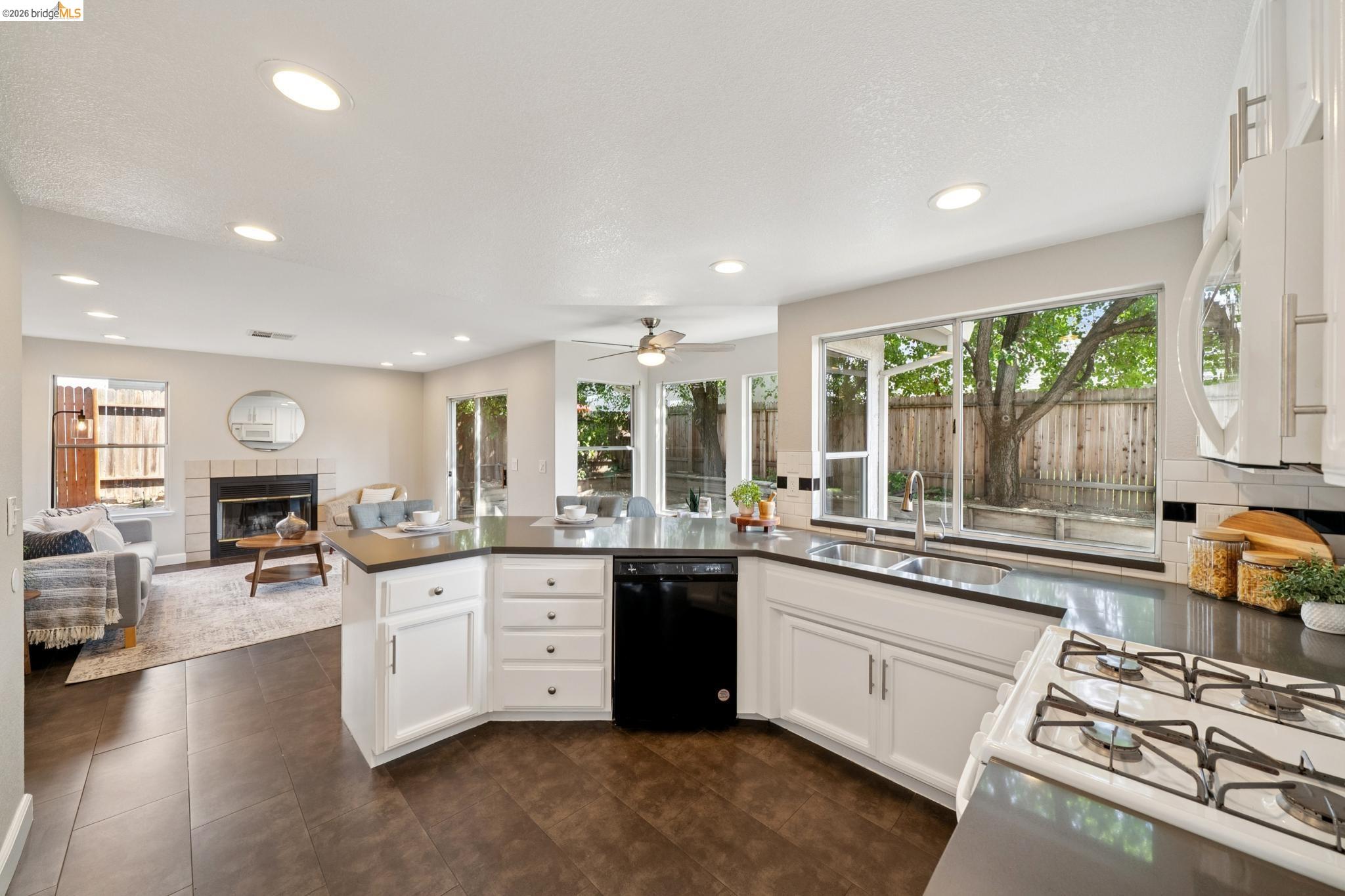 3400 Cobblestone Dr