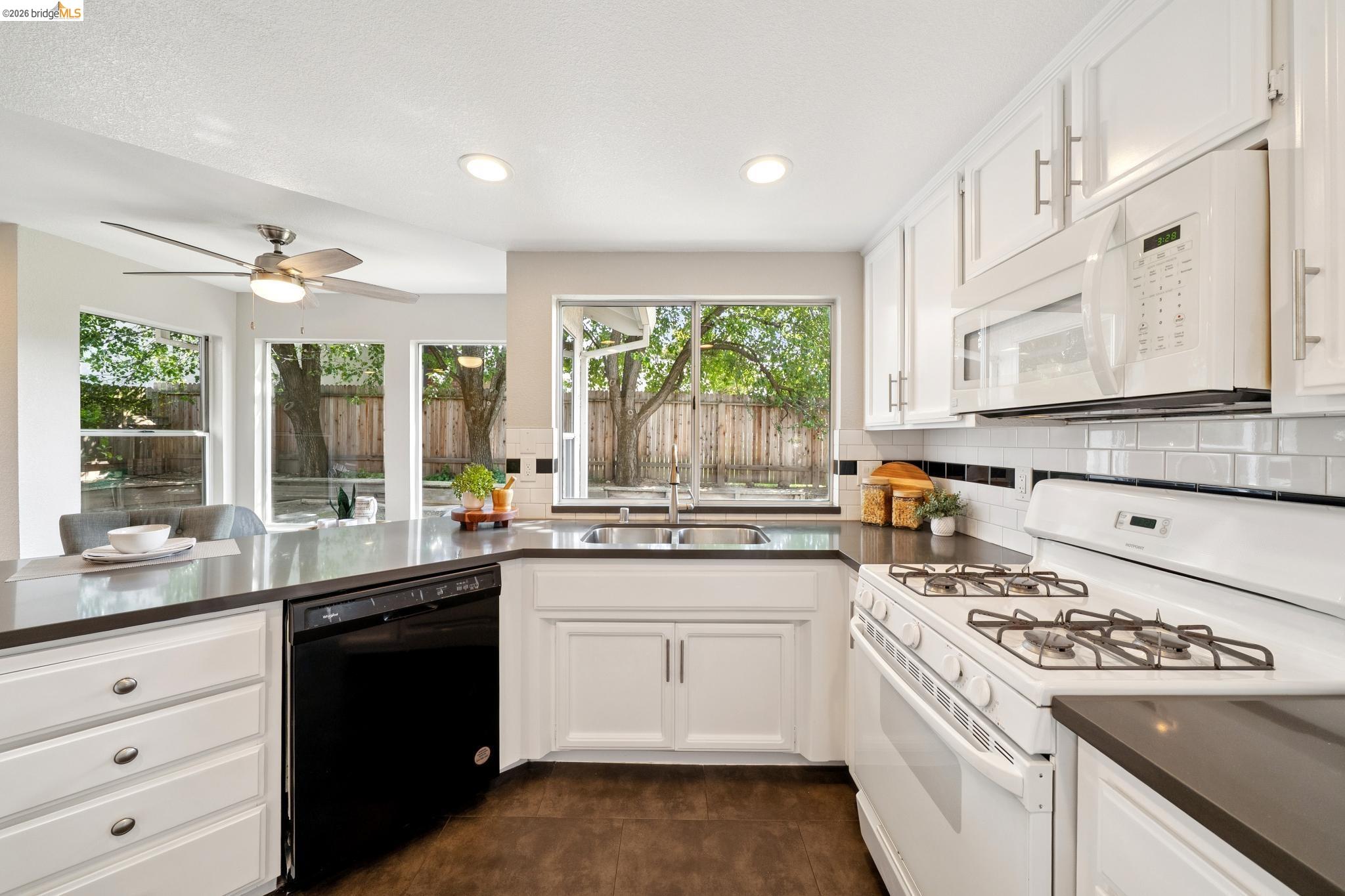 3400 Cobblestone Dr