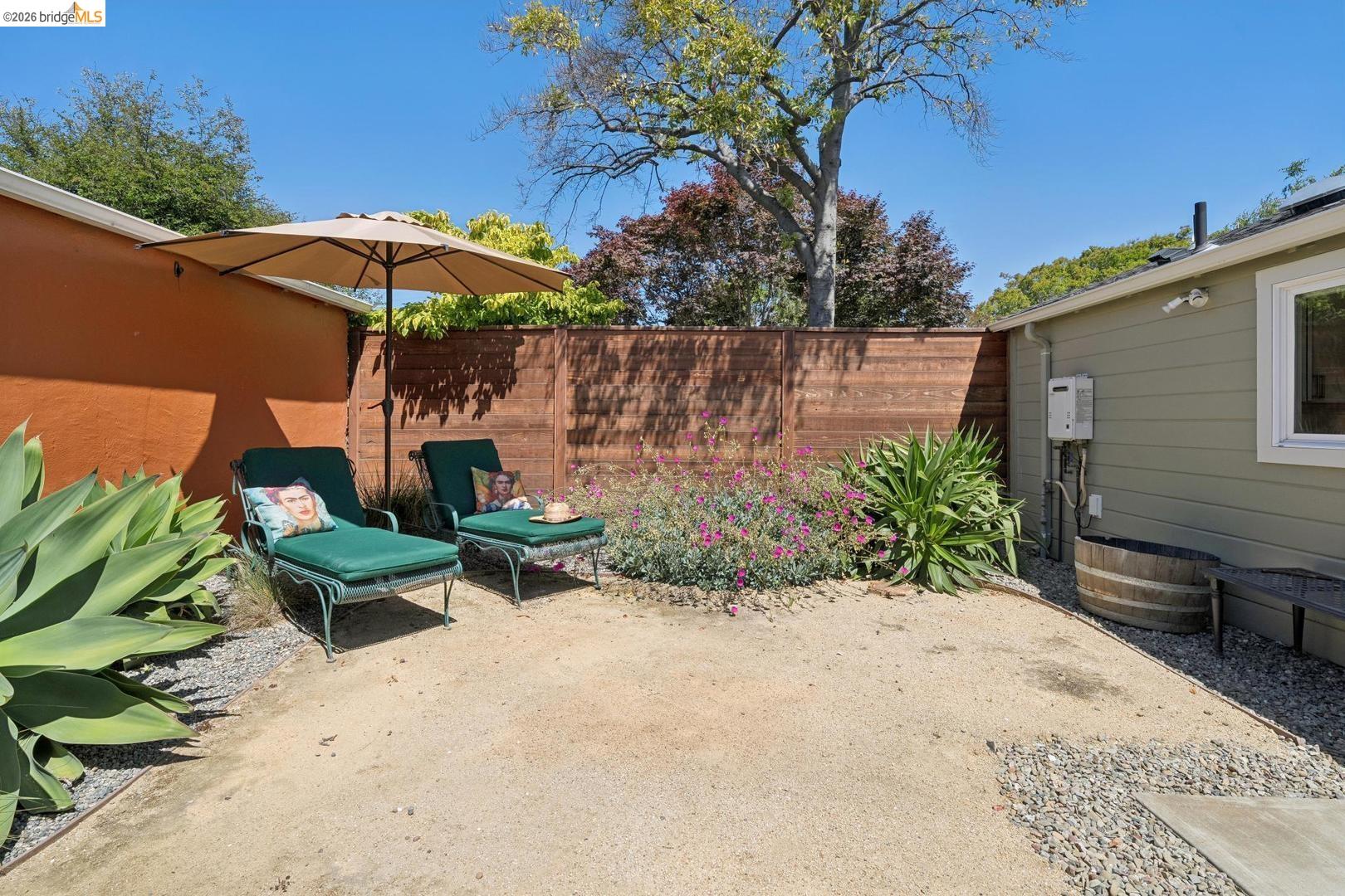 200 W Broadmoor BLVD