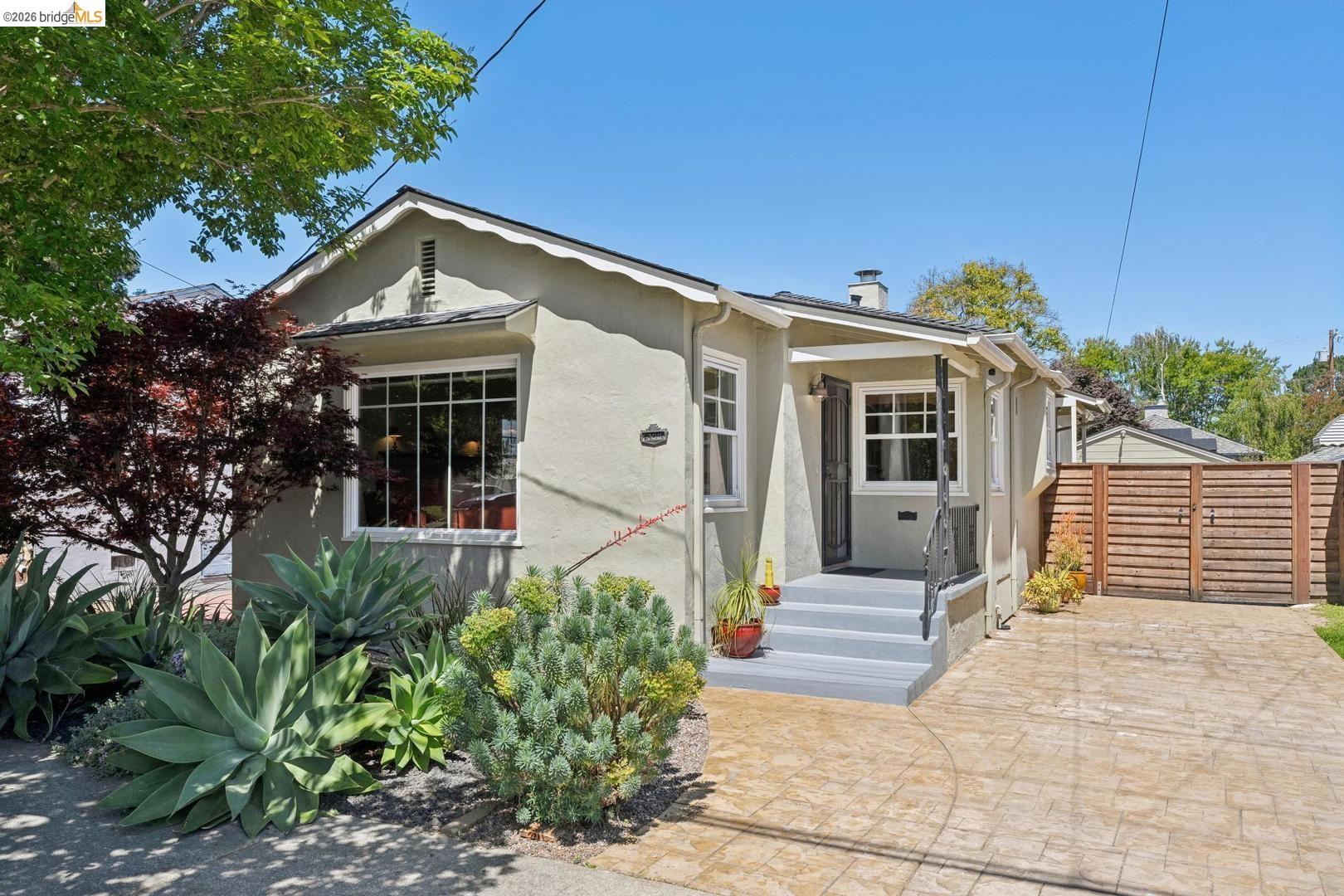 200 W Broadmoor BLVD