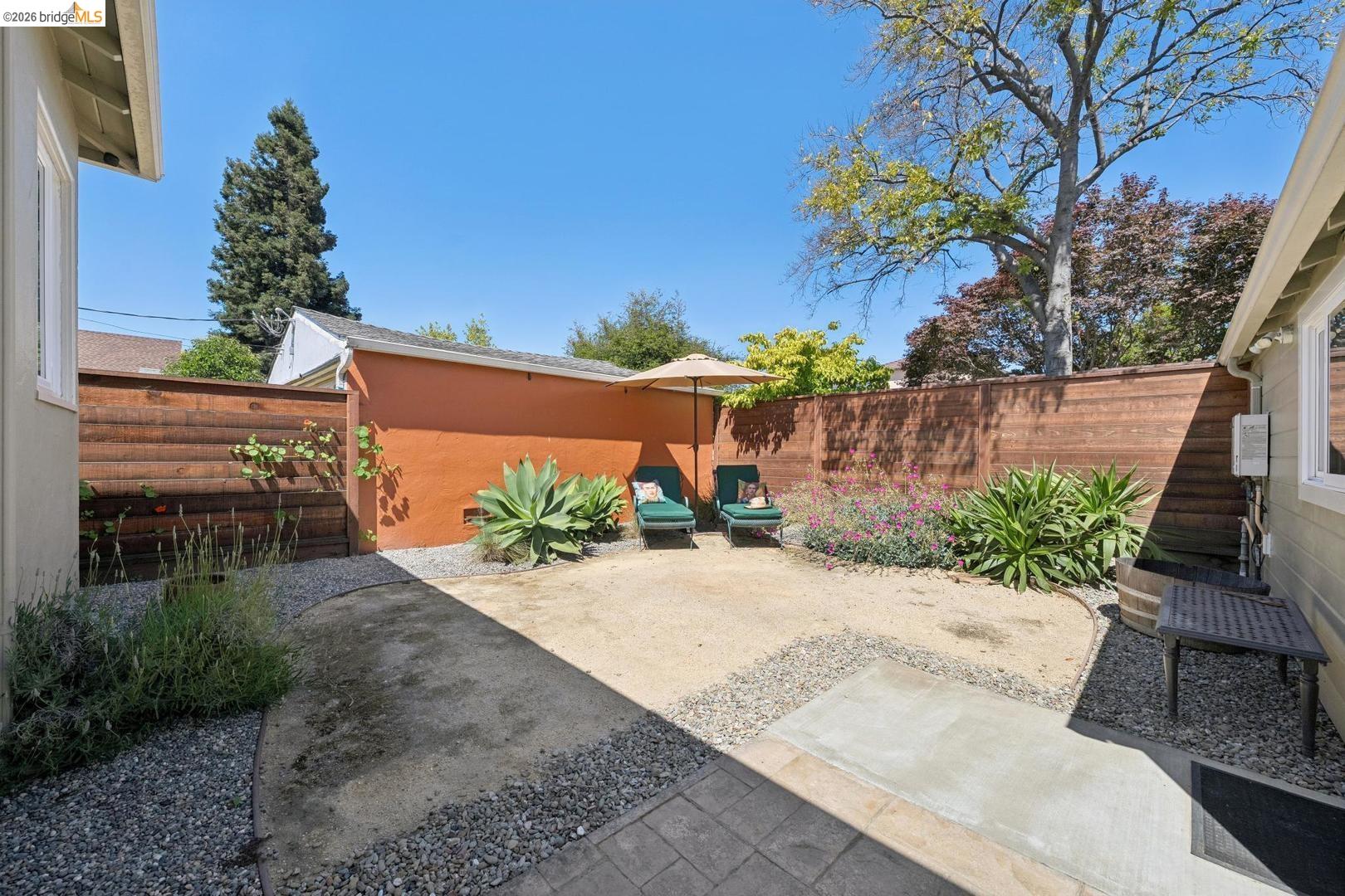 200 W Broadmoor BLVD
