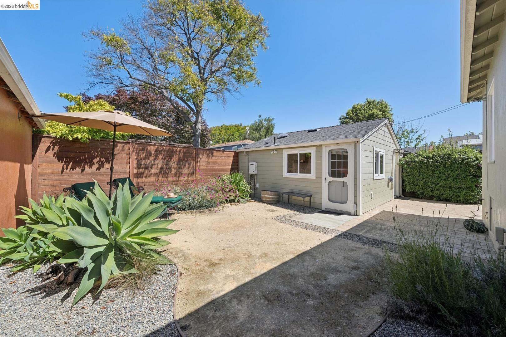 200 W Broadmoor BLVD