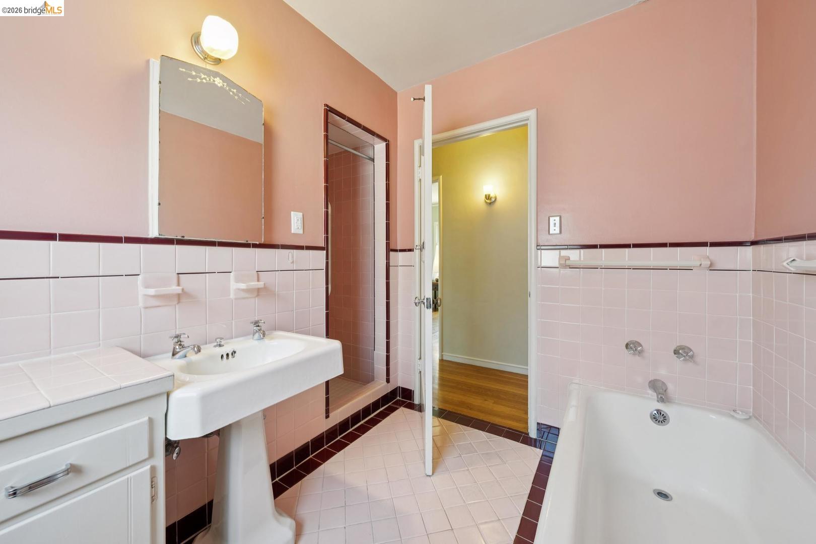 200 W Broadmoor BLVD