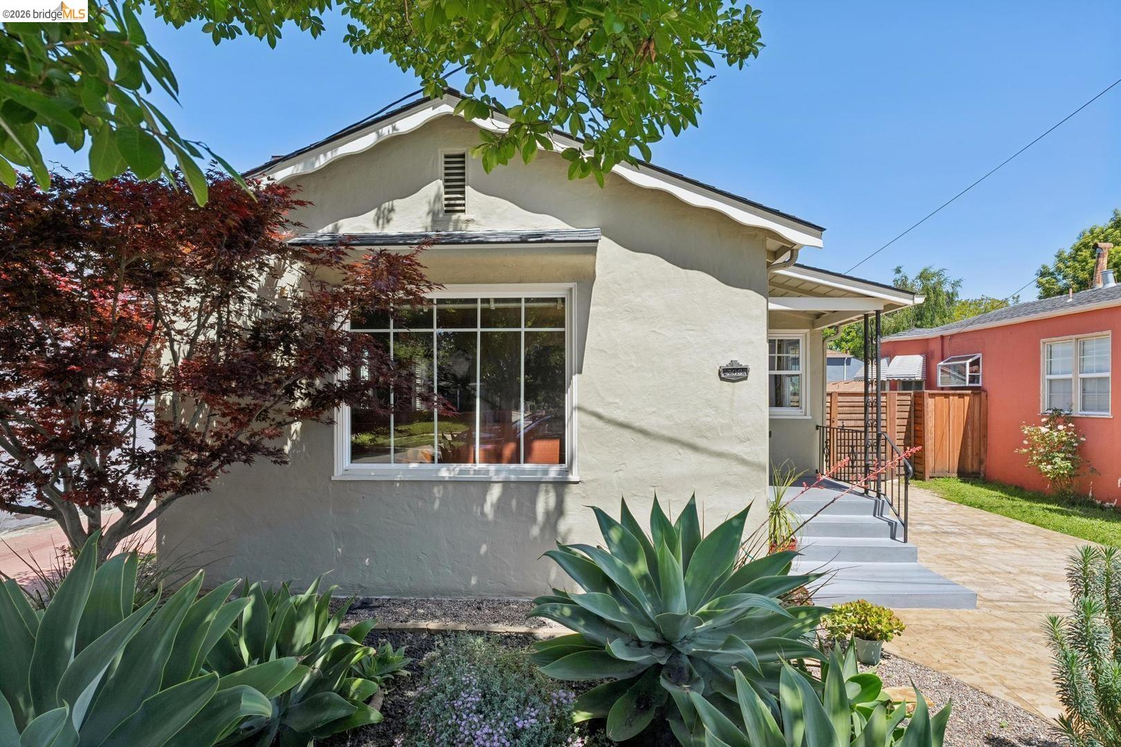 200 W Broadmoor BLVD