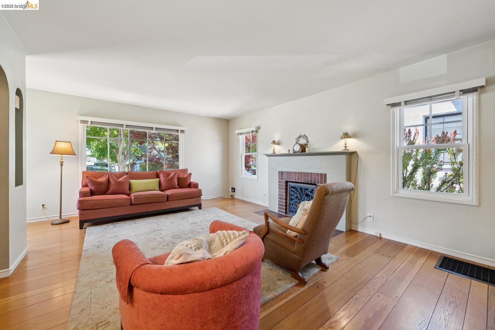200 W Broadmoor BLVD