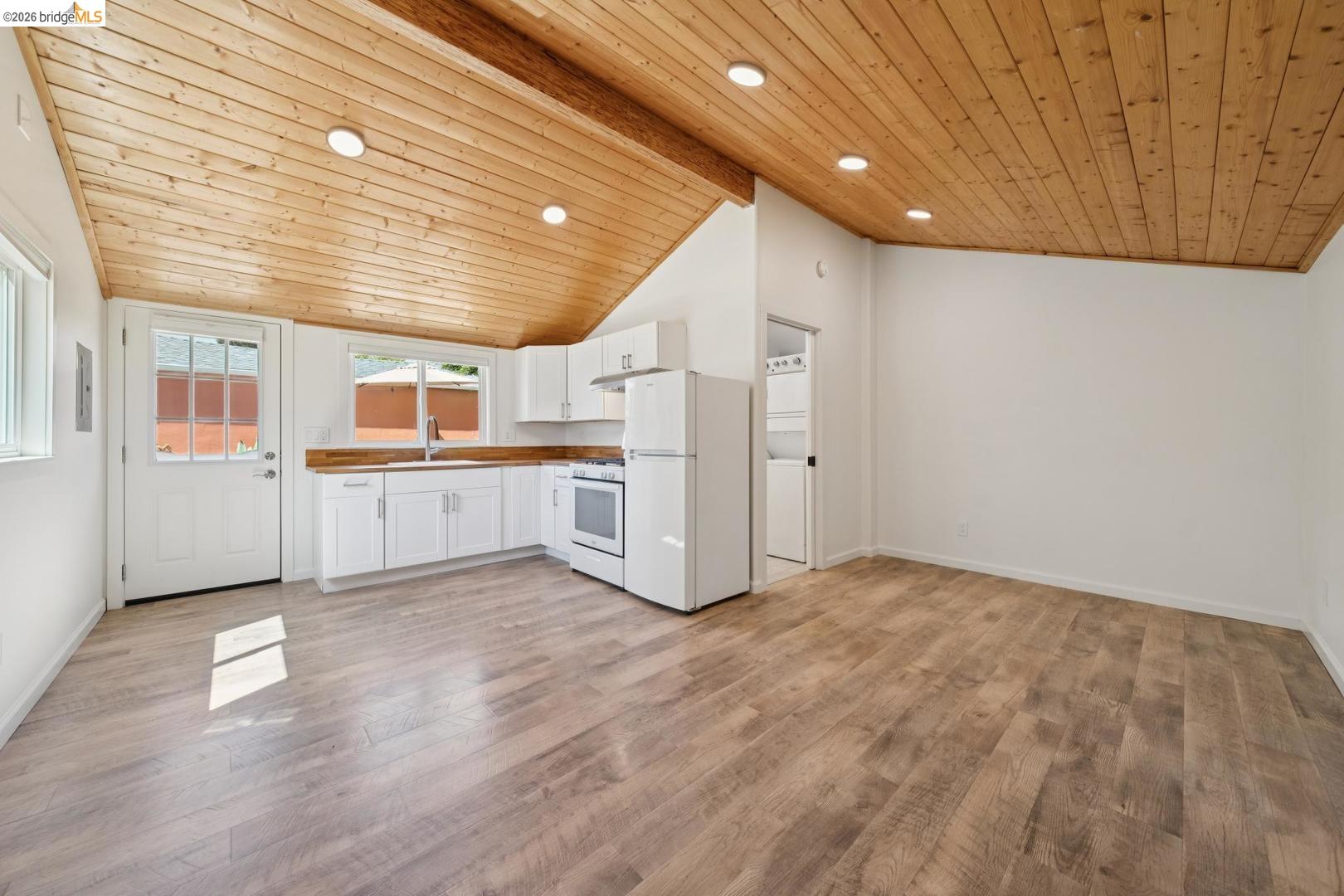 200 W Broadmoor BLVD