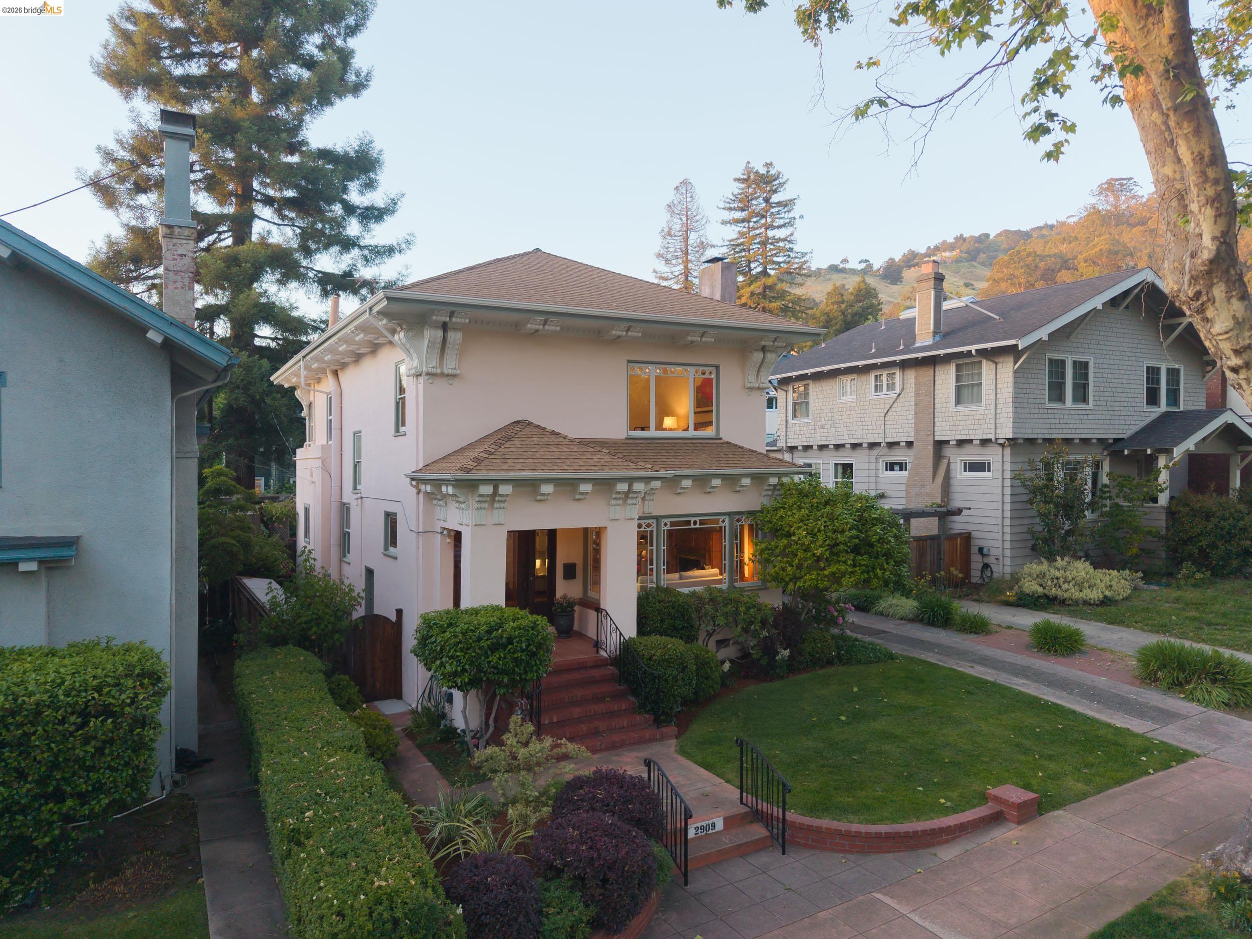 2909 Forest Ave
