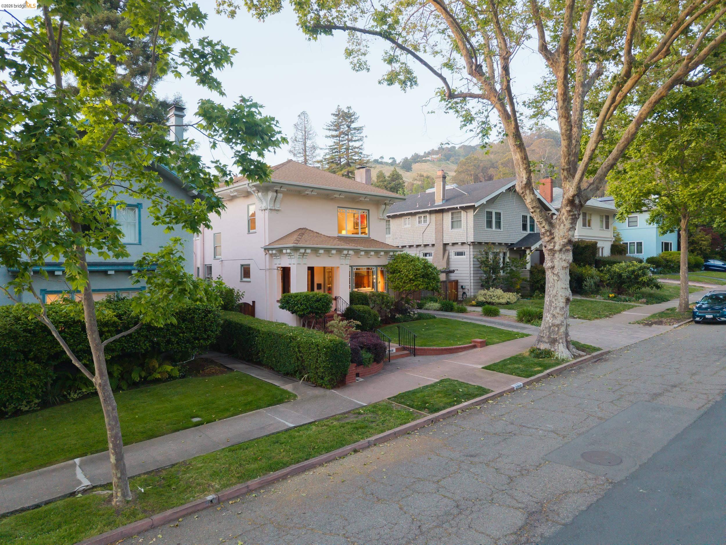 2909 Forest Ave