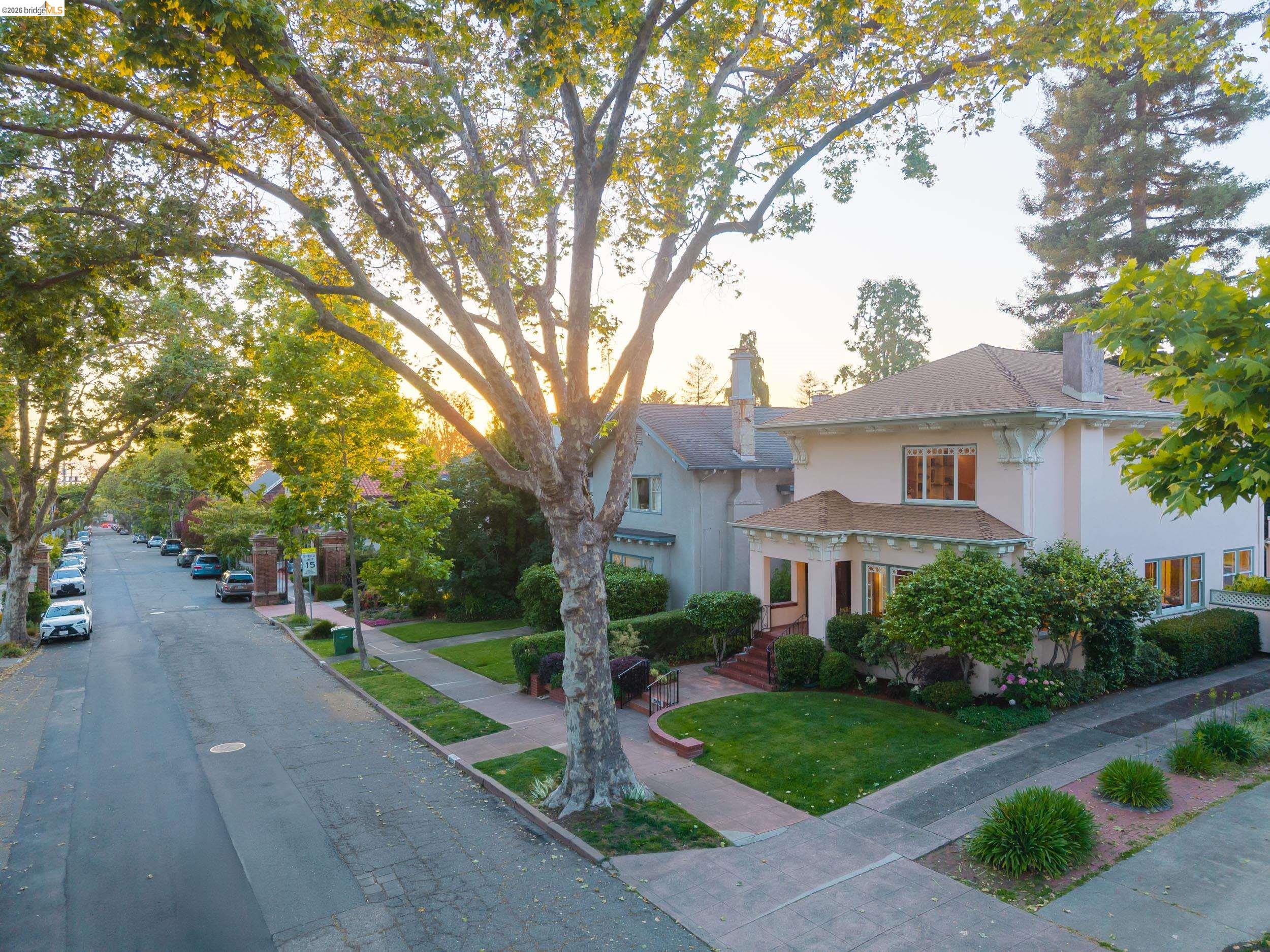 2909 Forest Ave