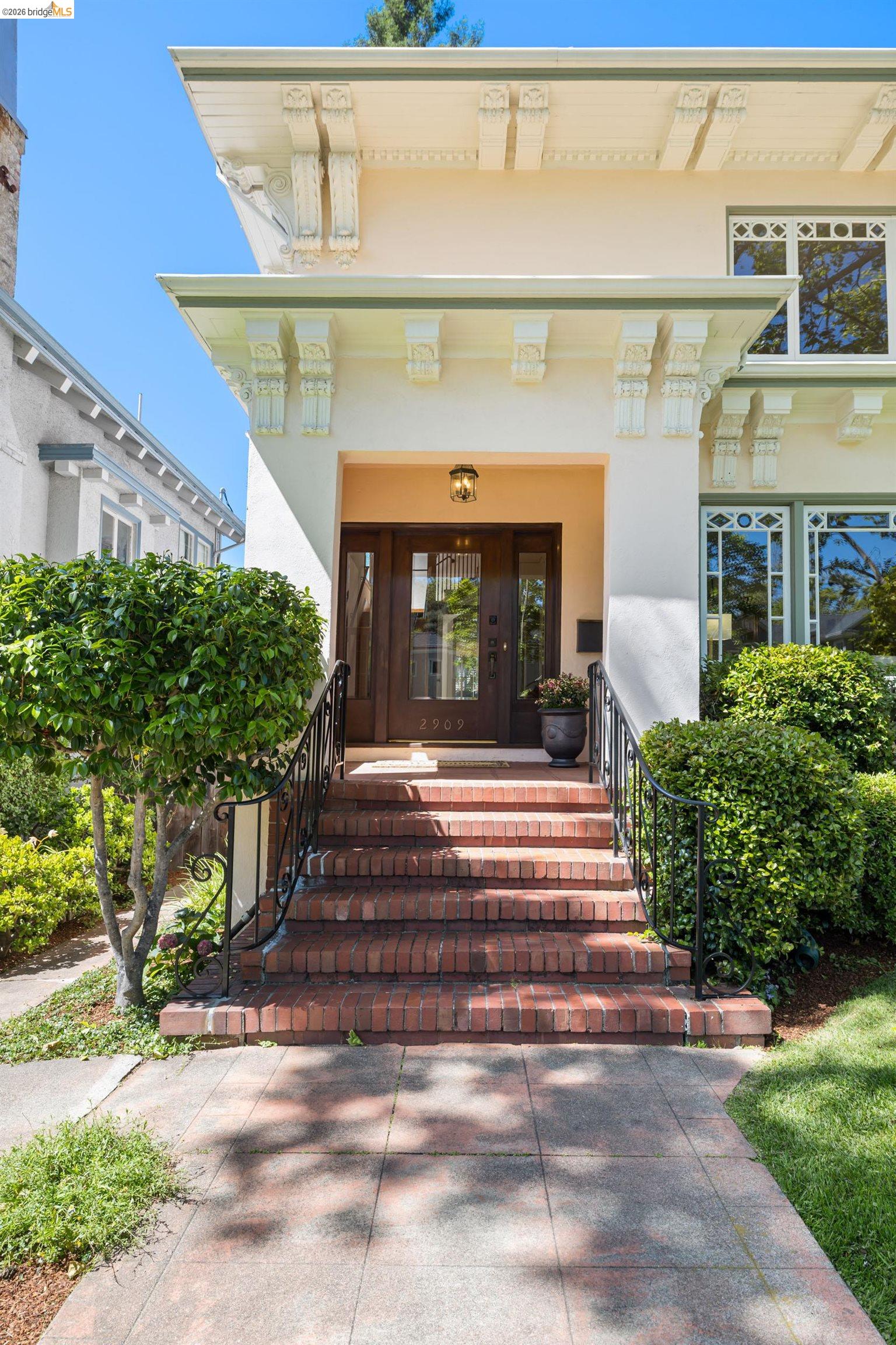 2909 Forest Ave