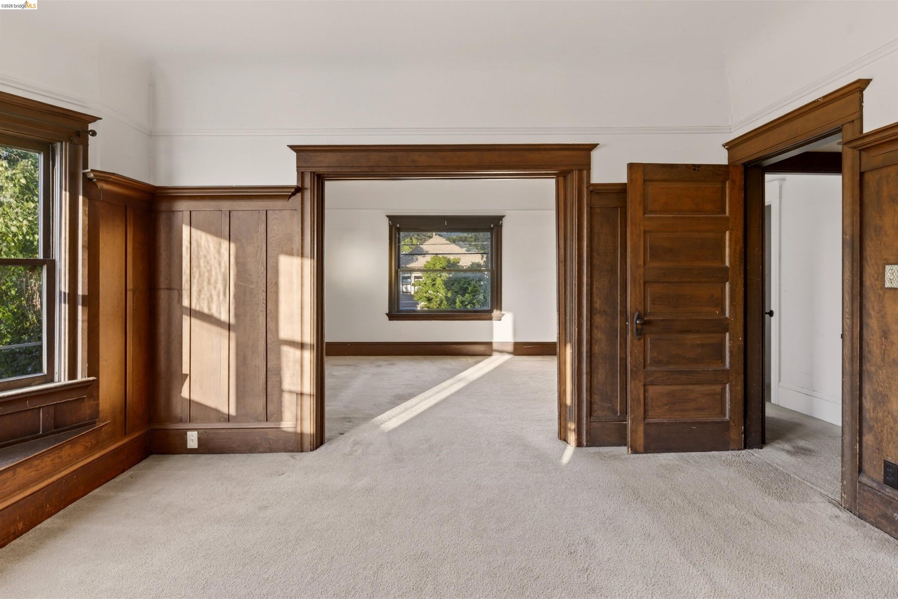 2338 Roosevelt Ave