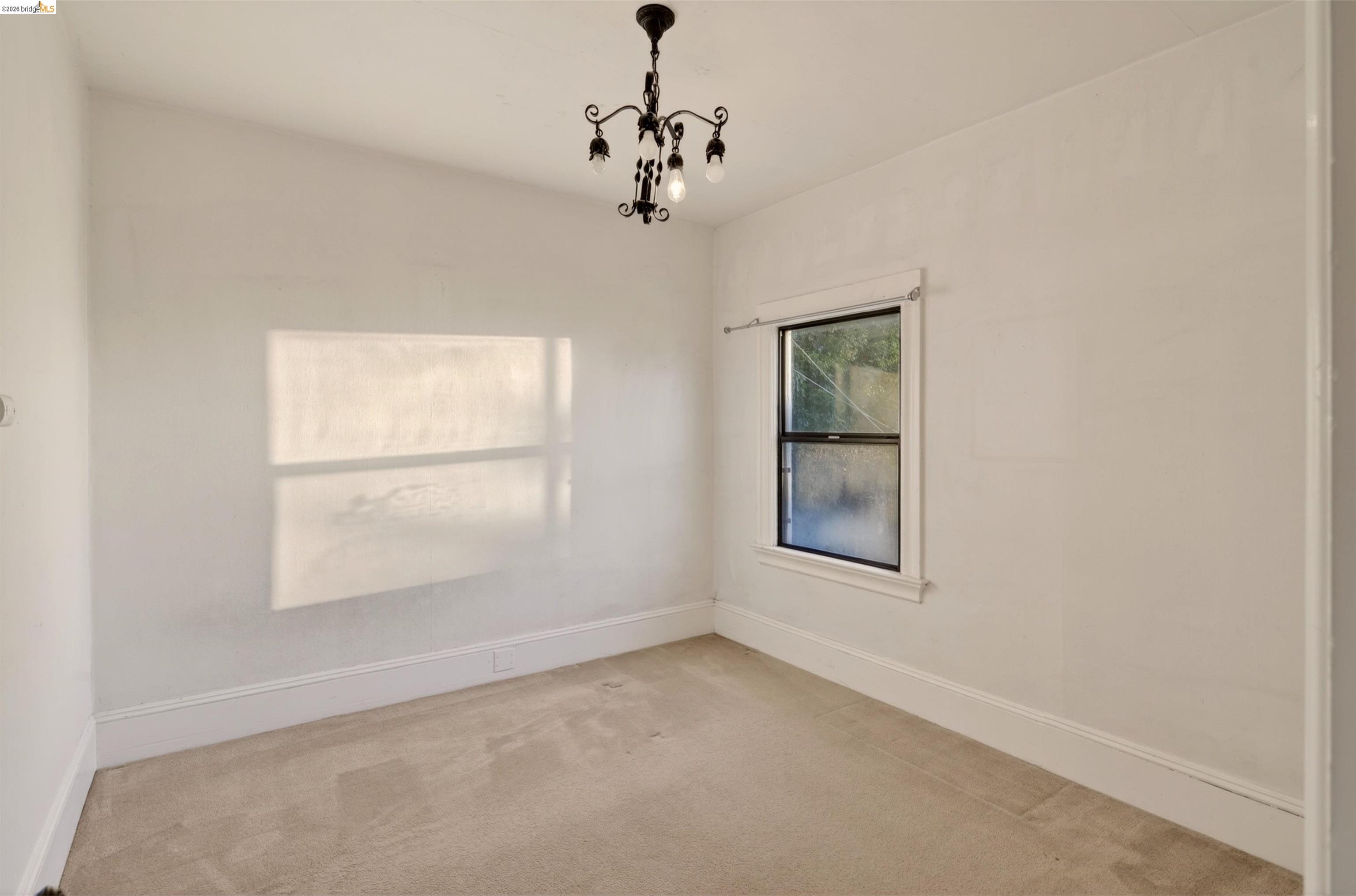 2338 Roosevelt Ave