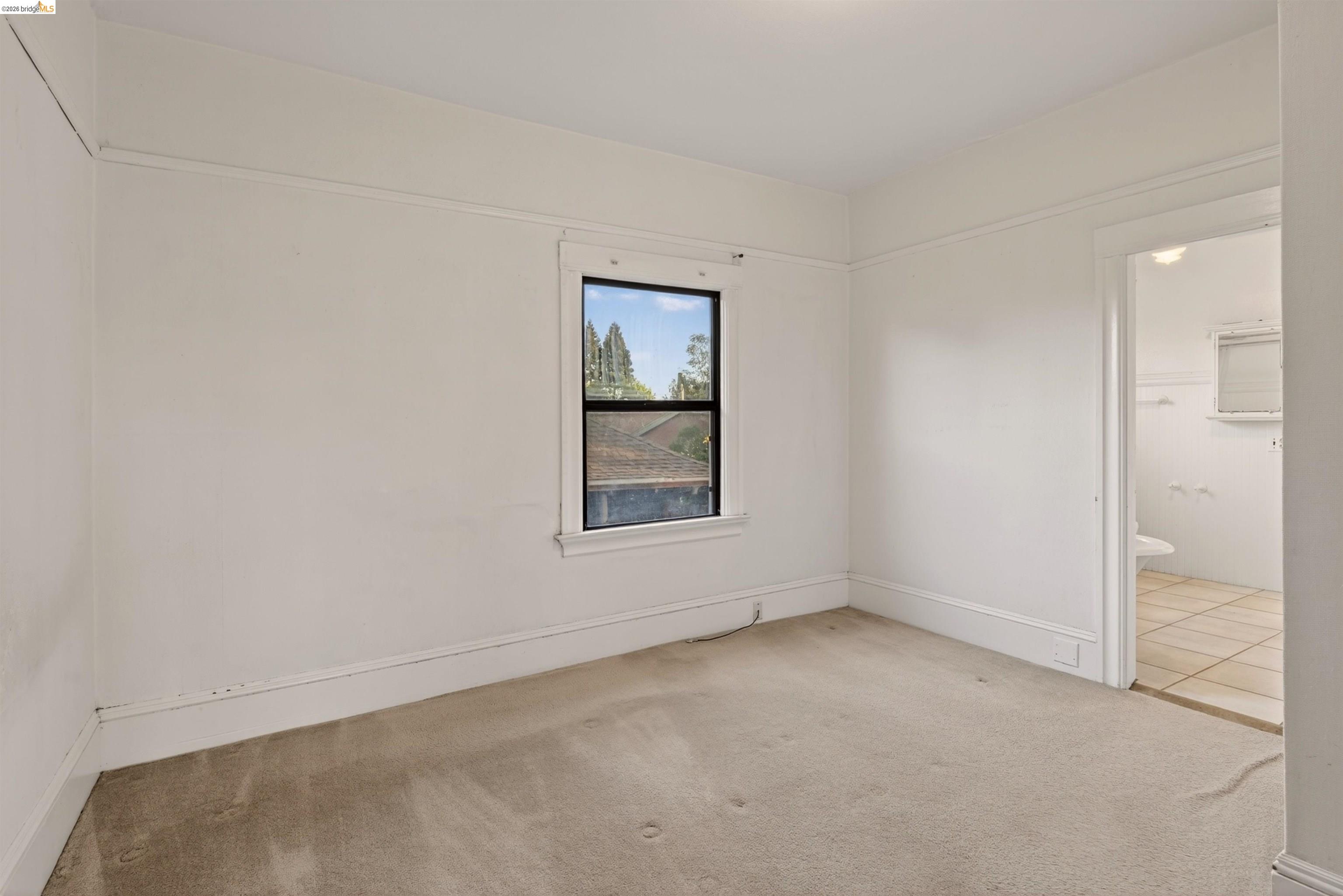 2338 Roosevelt Ave