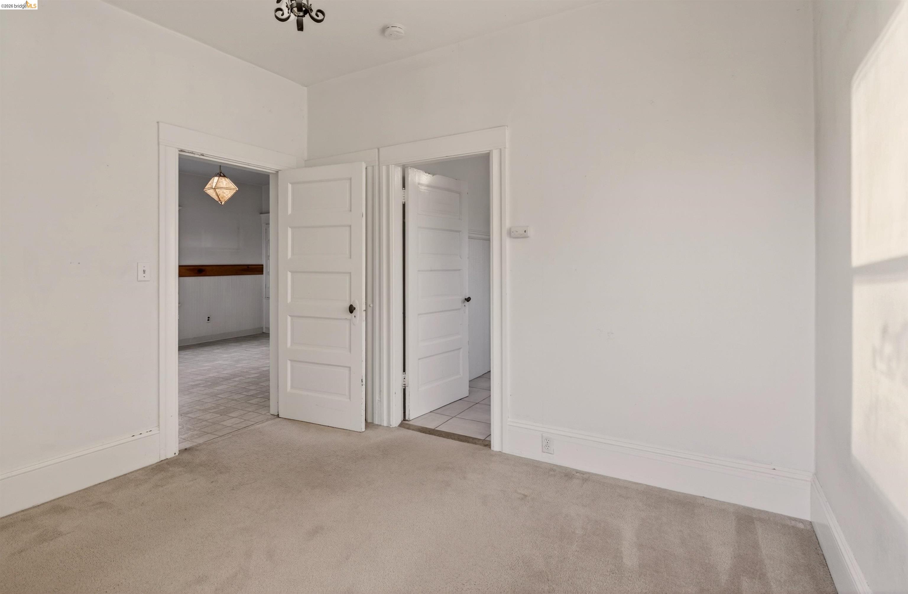 2338 Roosevelt Ave