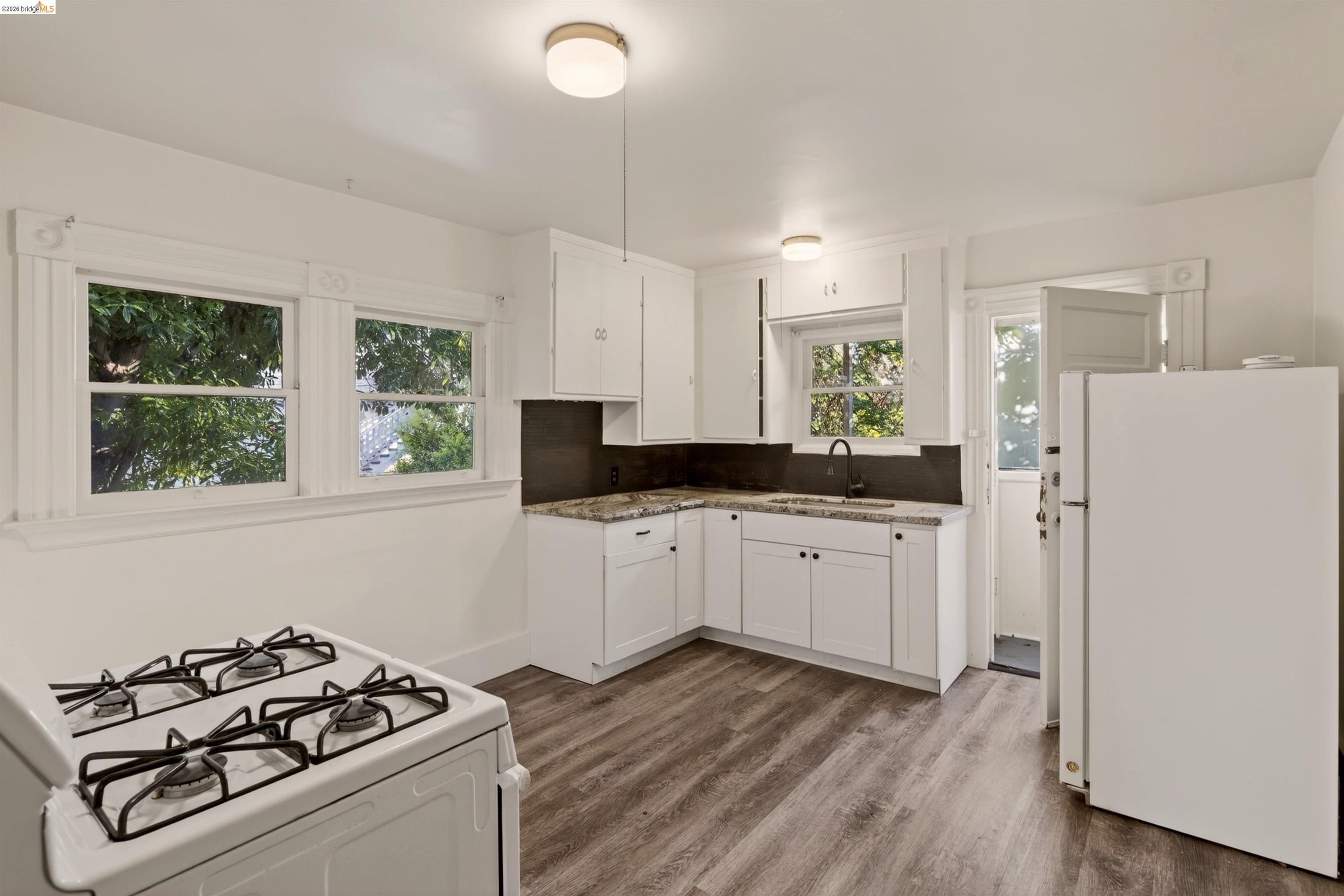 2338 Roosevelt Ave