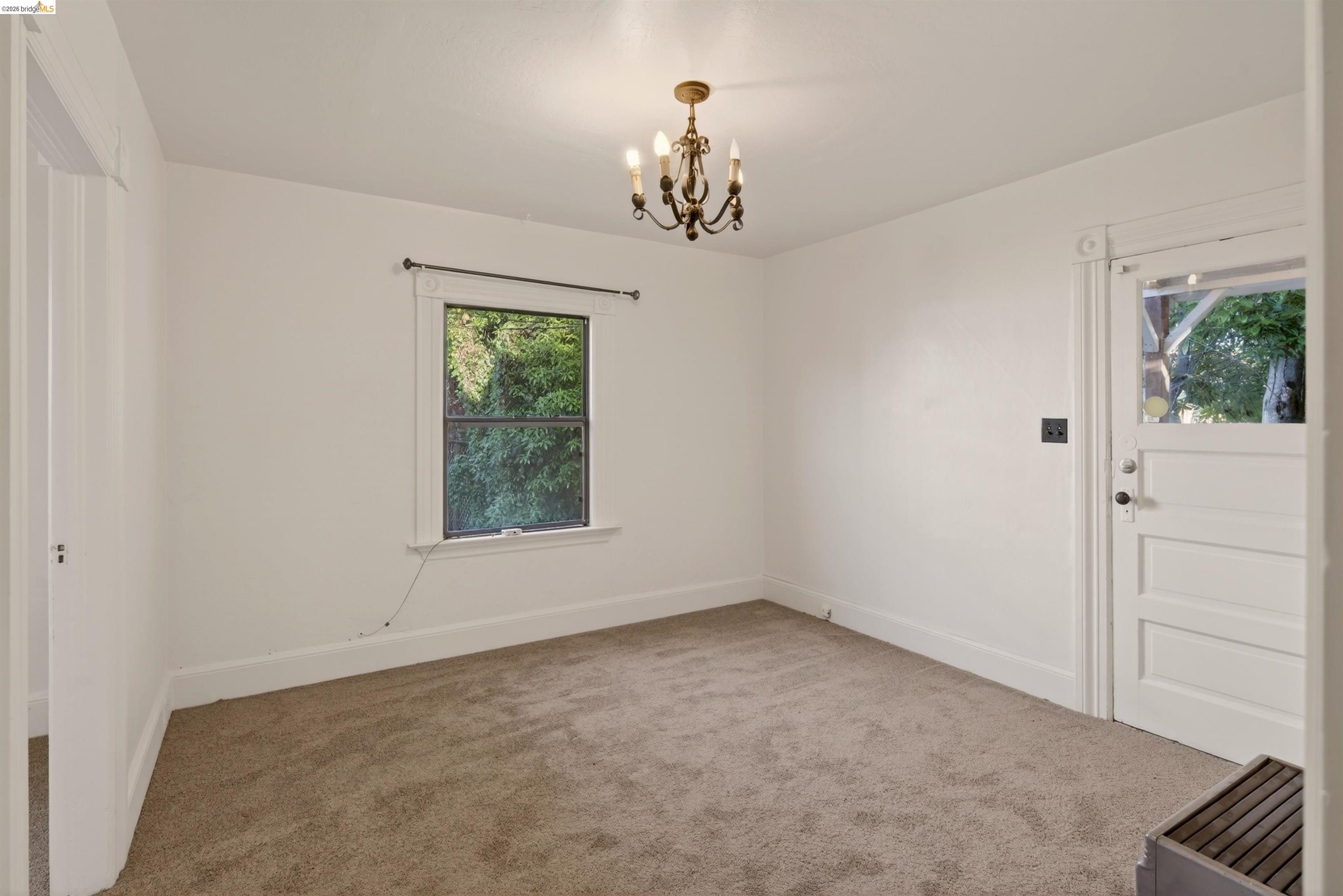 2338 Roosevelt Ave