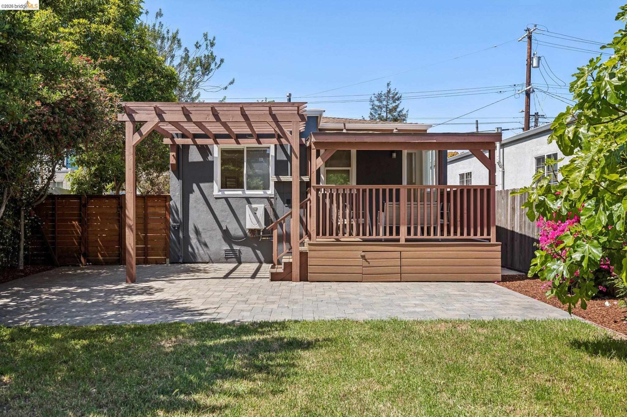 1108 Dwight Way