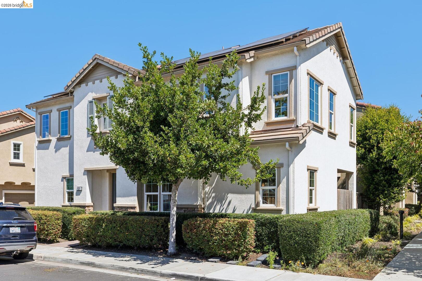 1521 Glenn Street