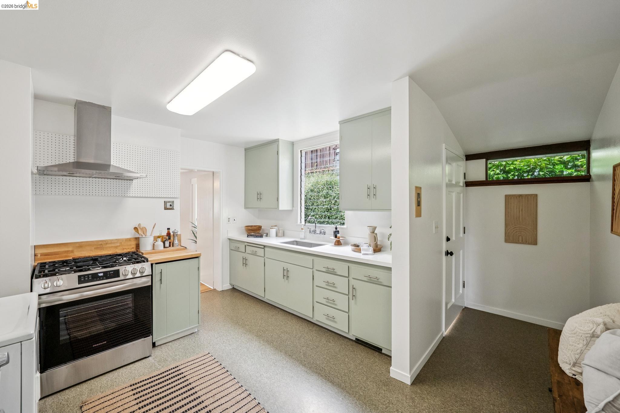762 Neilson St.
