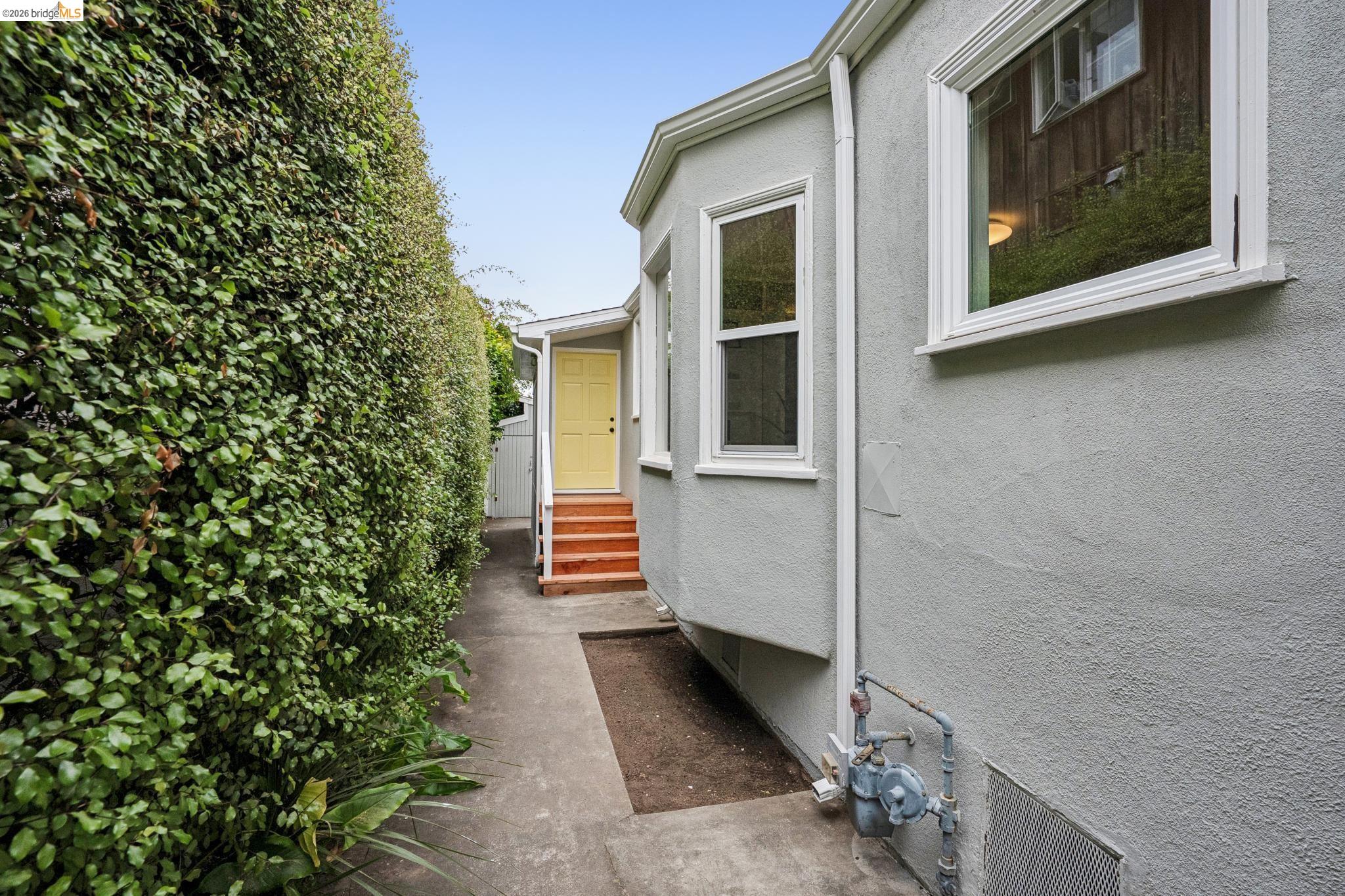 762 Neilson St.