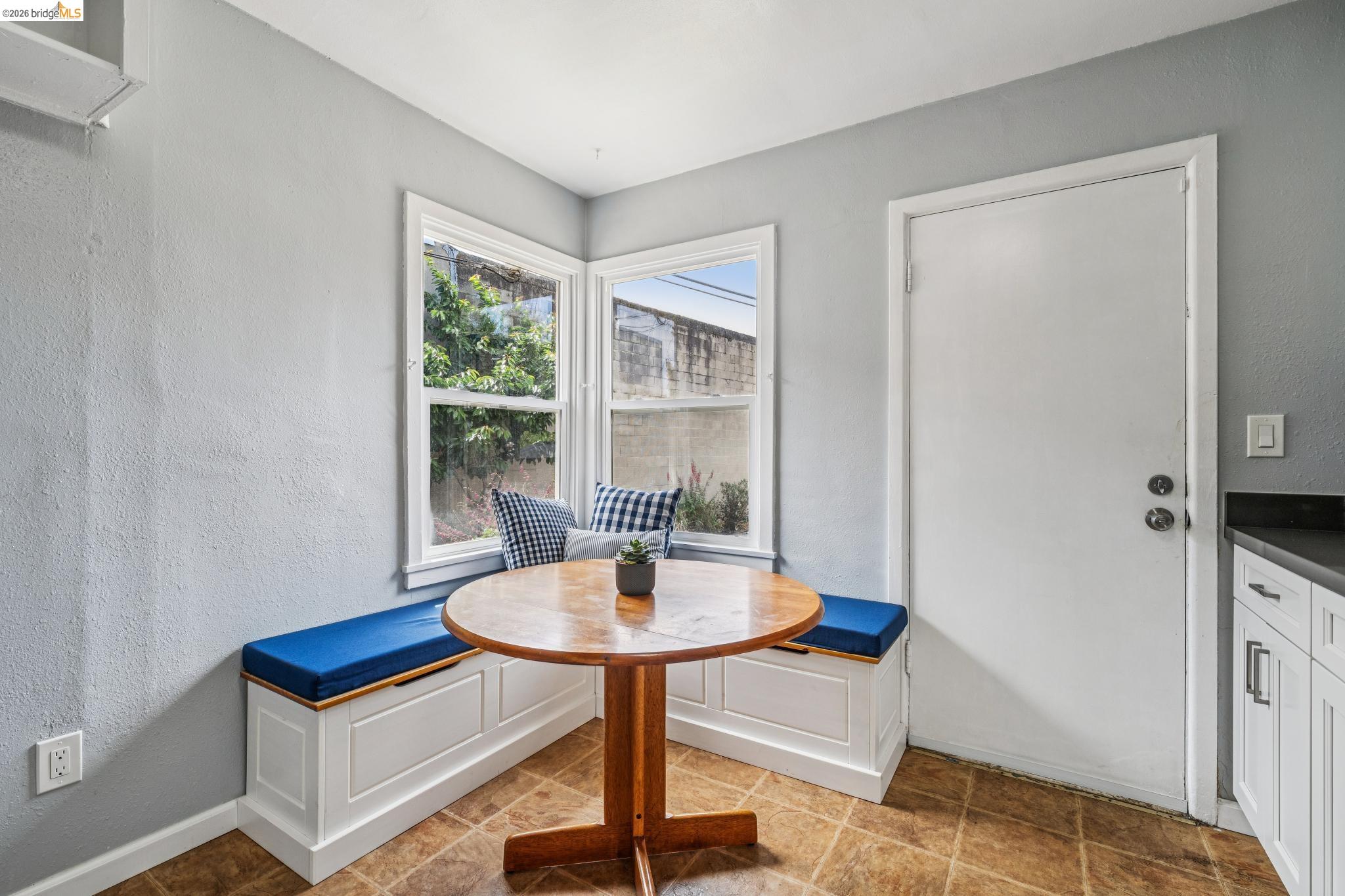 18 W Bissell Ave # 204