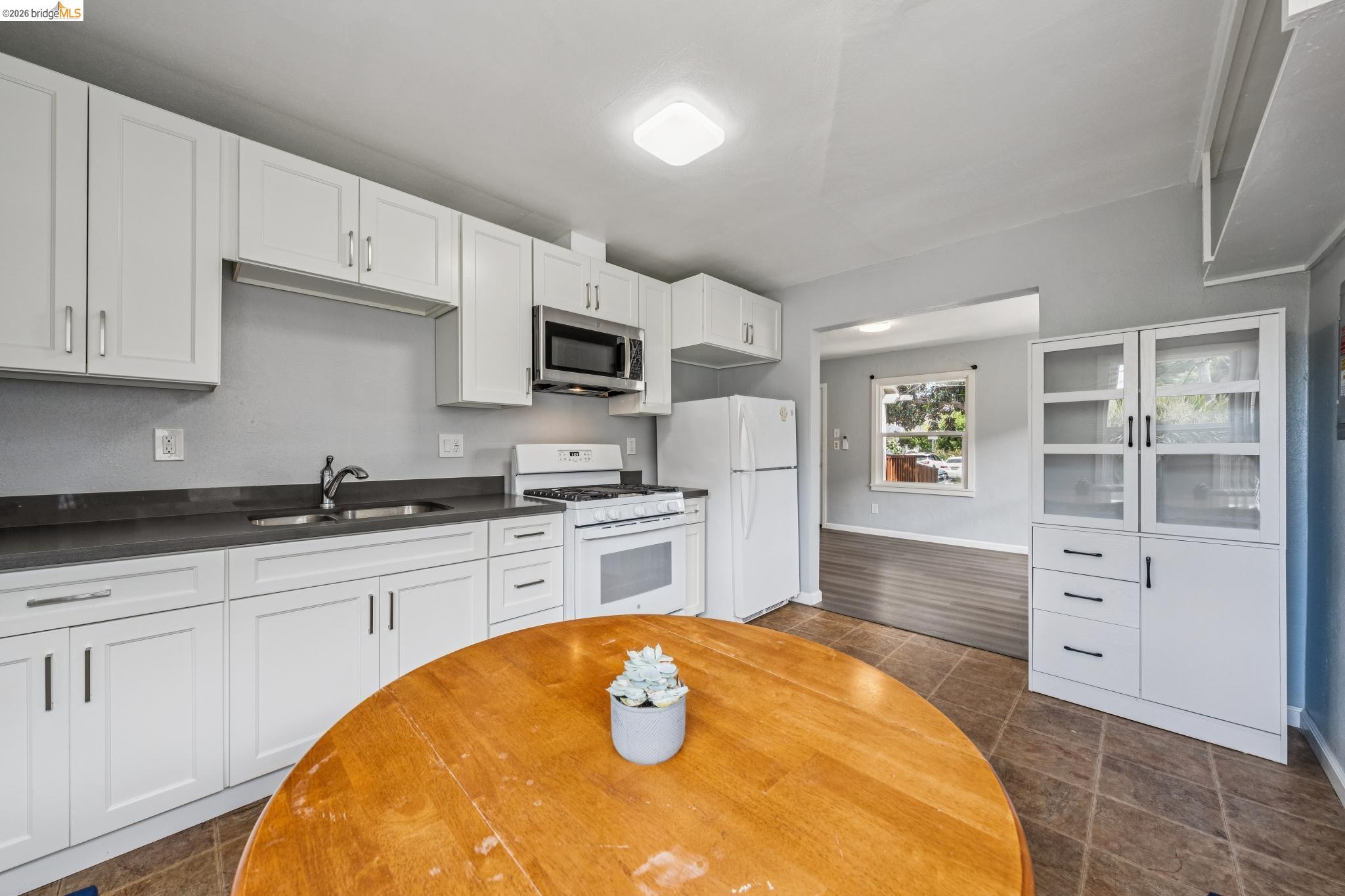 18 W Bissell Ave # 204