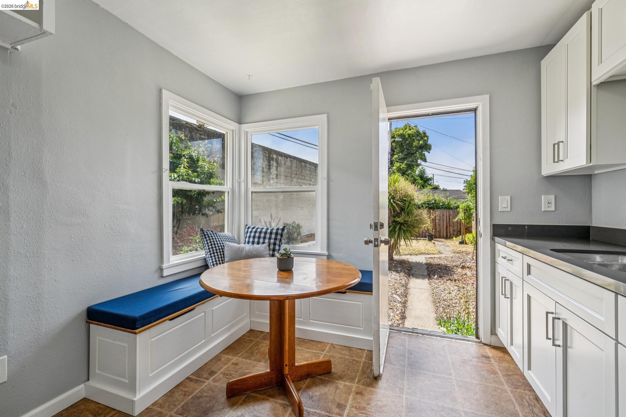 18 W Bissell Ave # 204