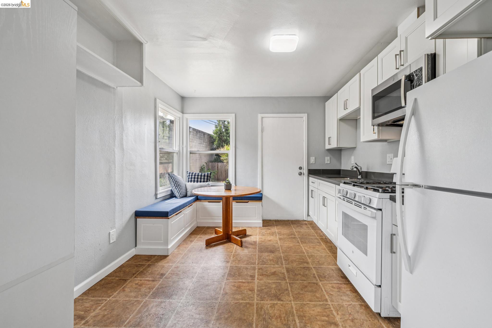 18 W Bissell Ave # 204