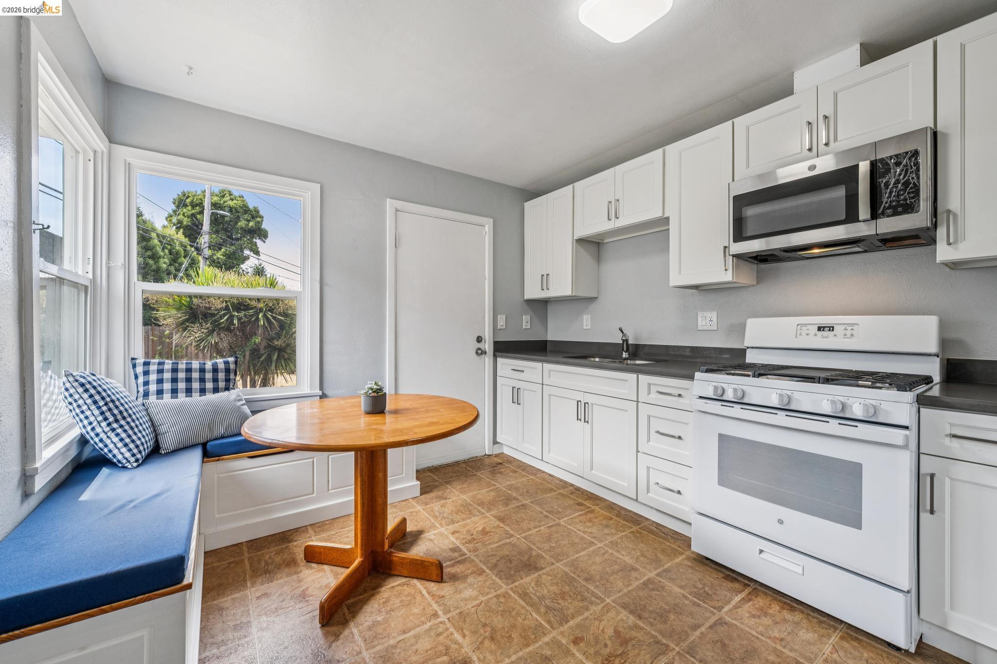 18 W Bissell Ave # 204