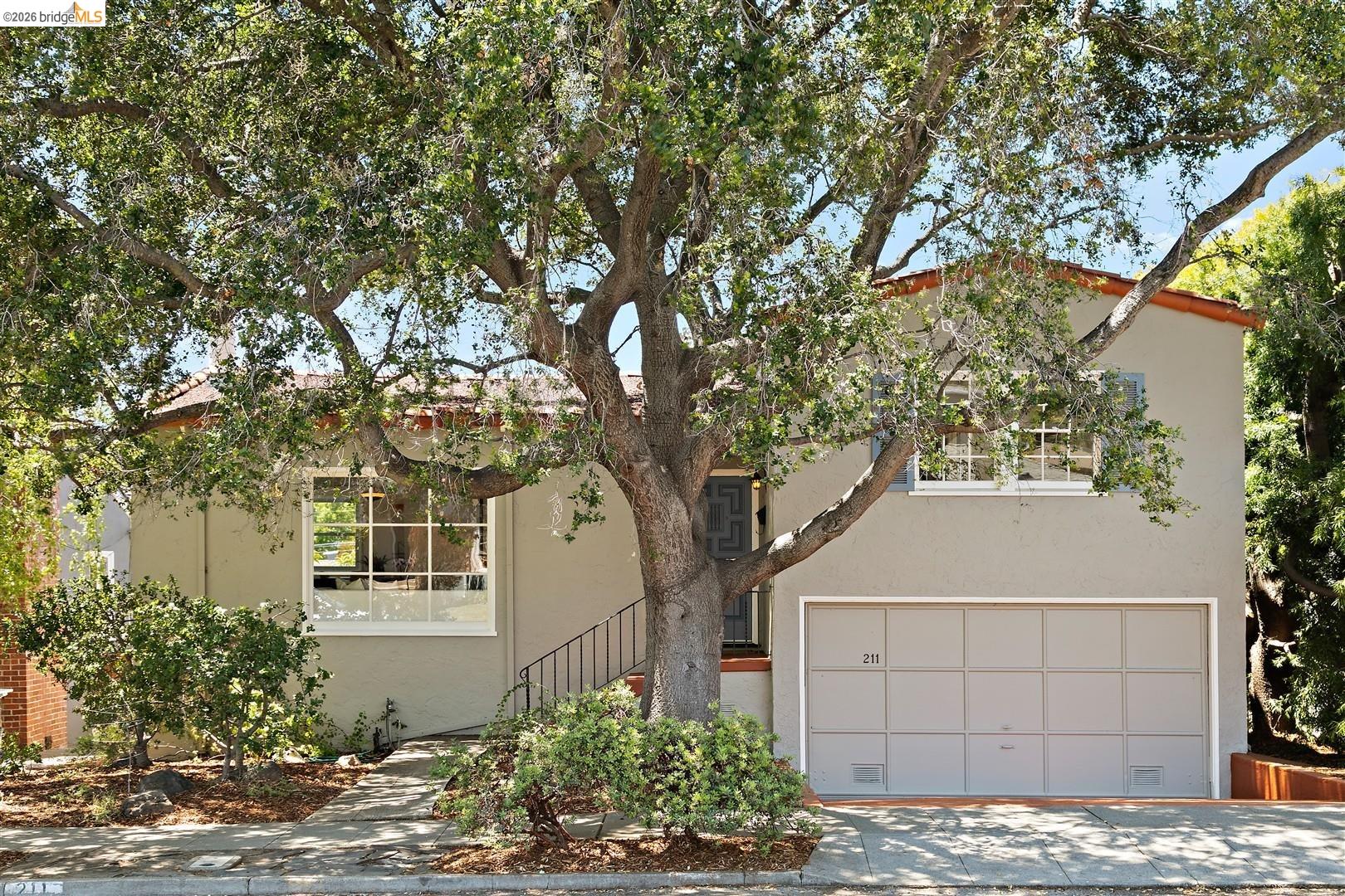 211 San Carlos Ave
