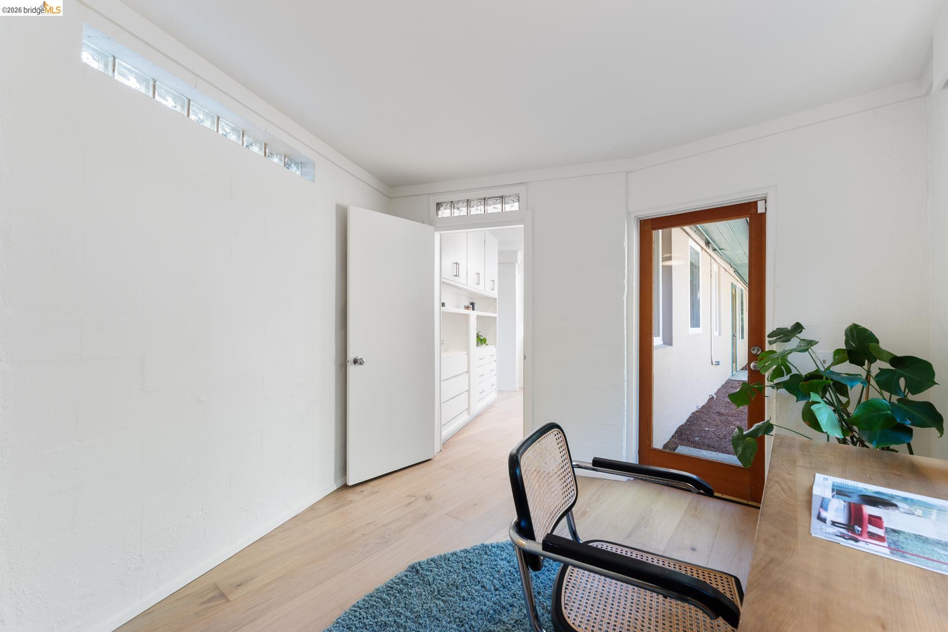 100 Avenida Drive