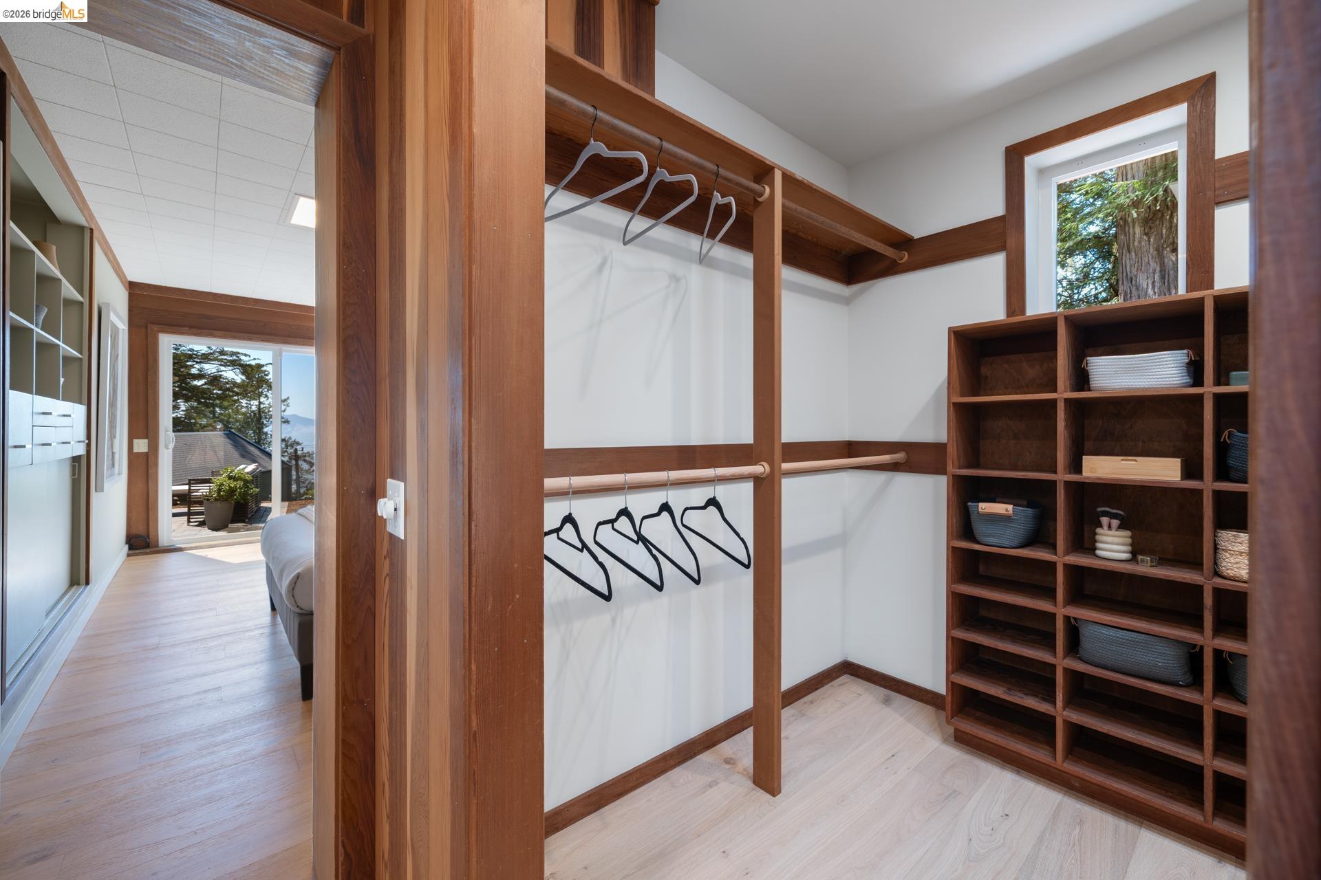 100 Avenida Drive
