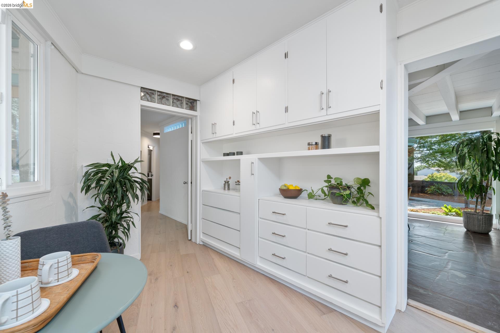 100 Avenida Drive