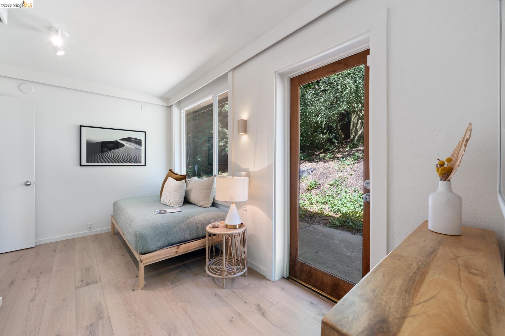 100 Avenida Drive