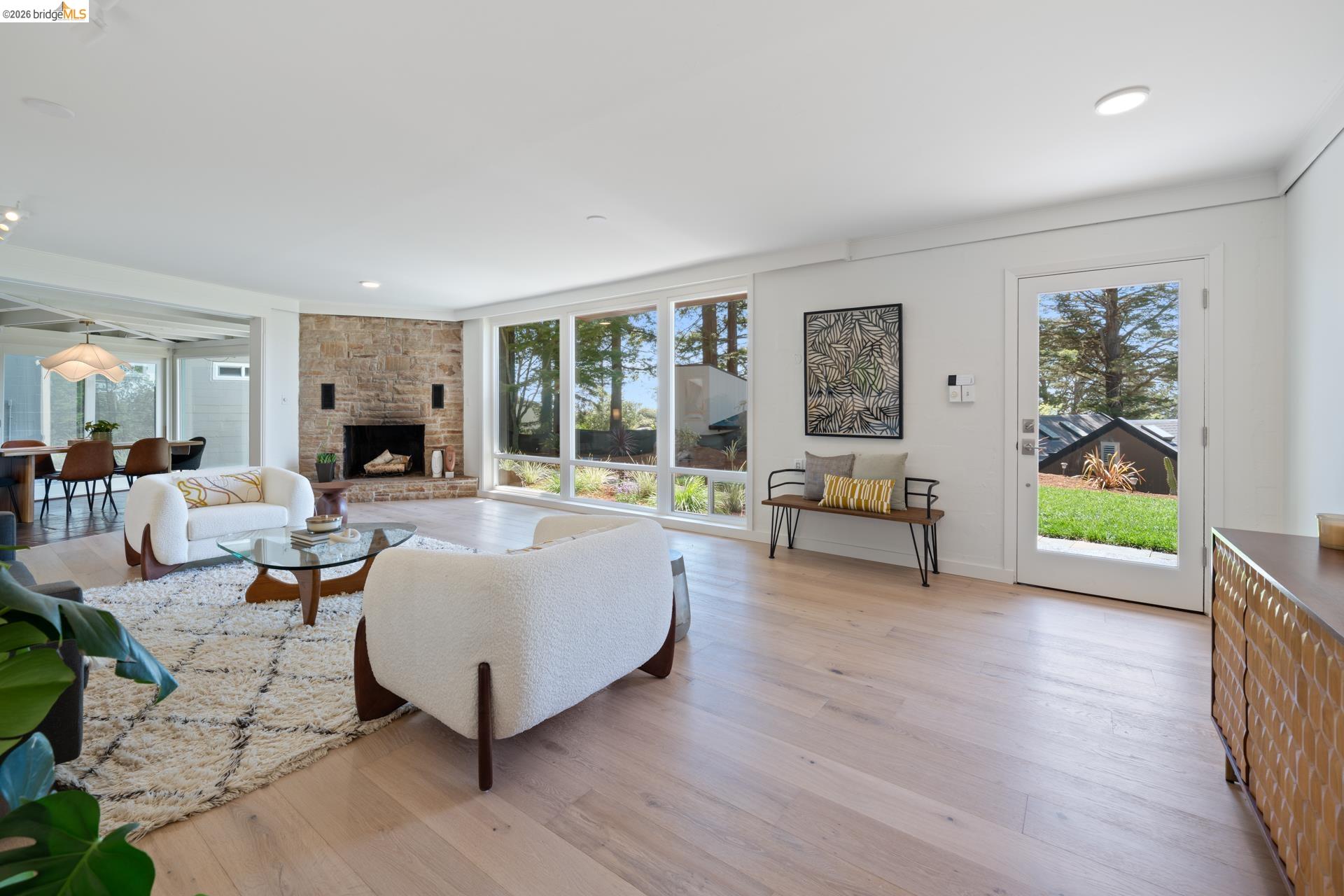 100 Avenida Drive