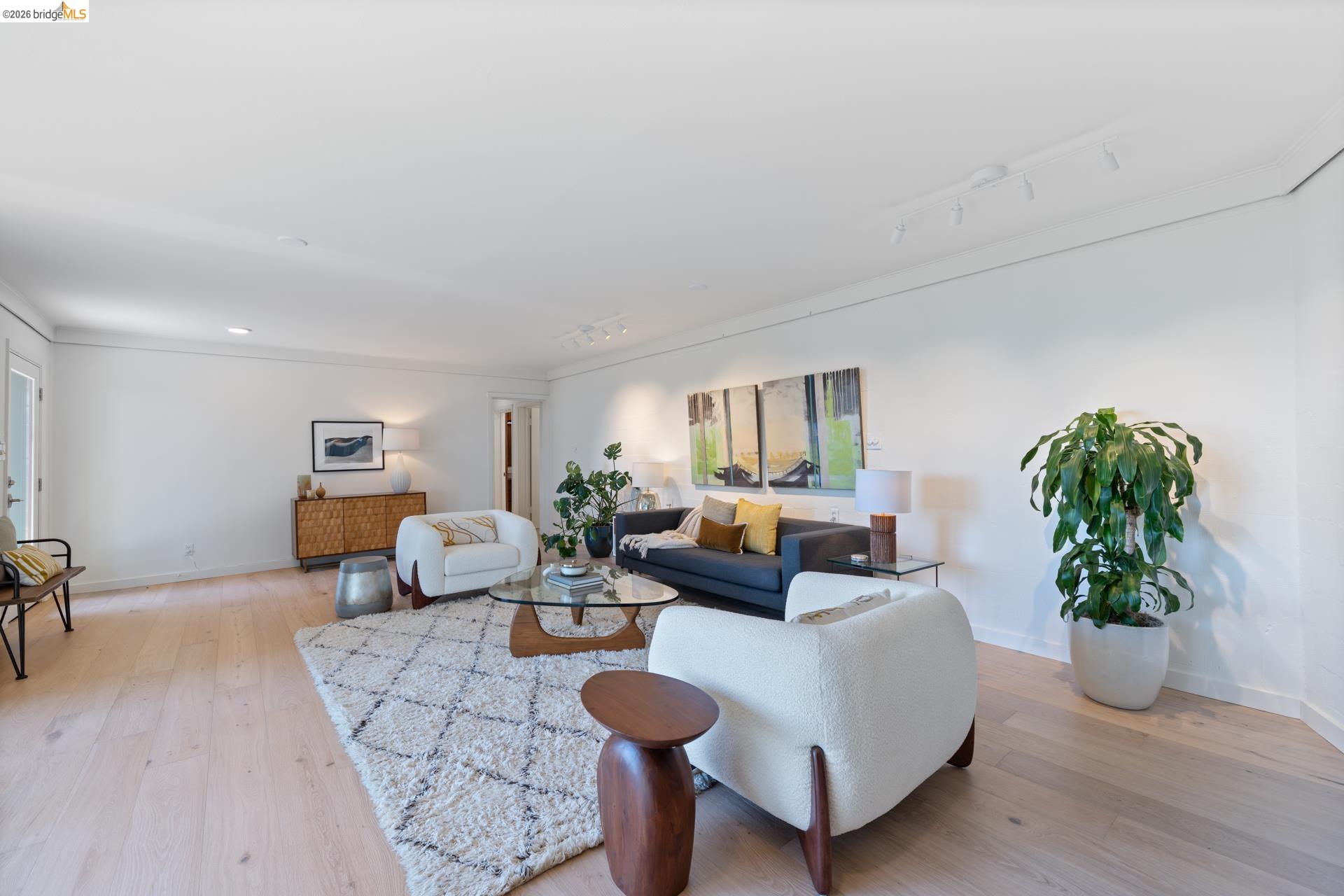 100 Avenida Drive