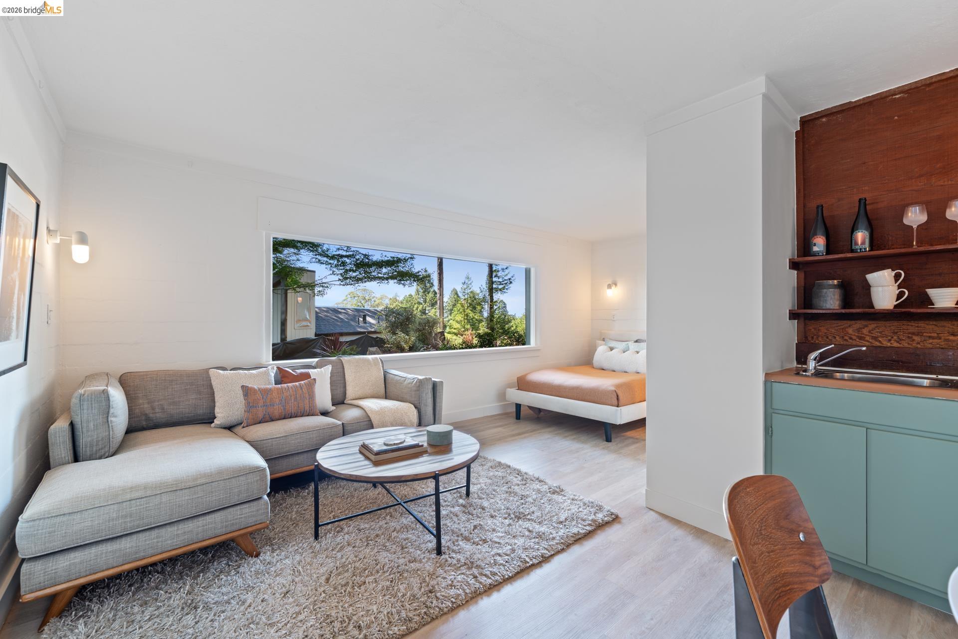 100 Avenida Drive