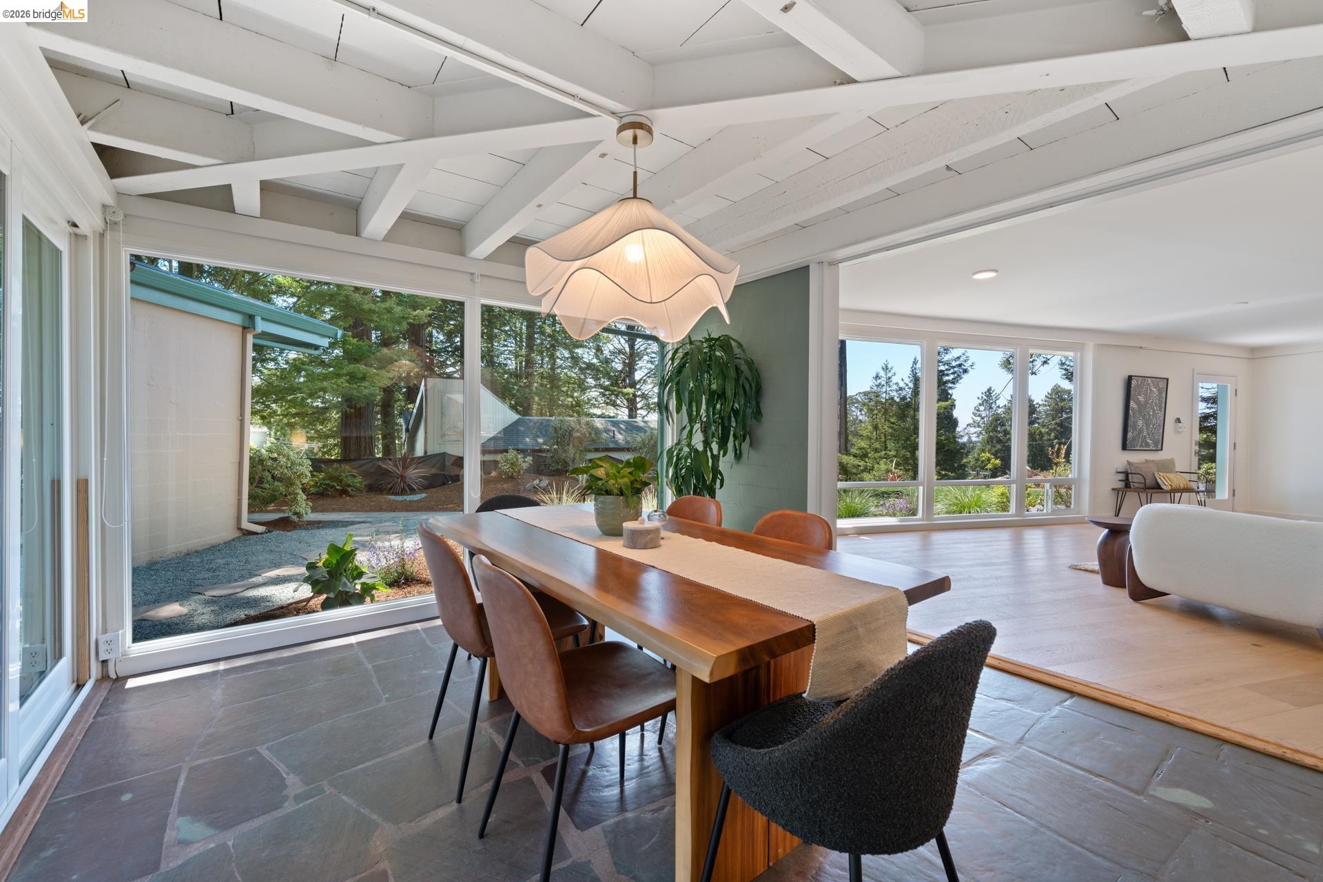 100 Avenida Drive