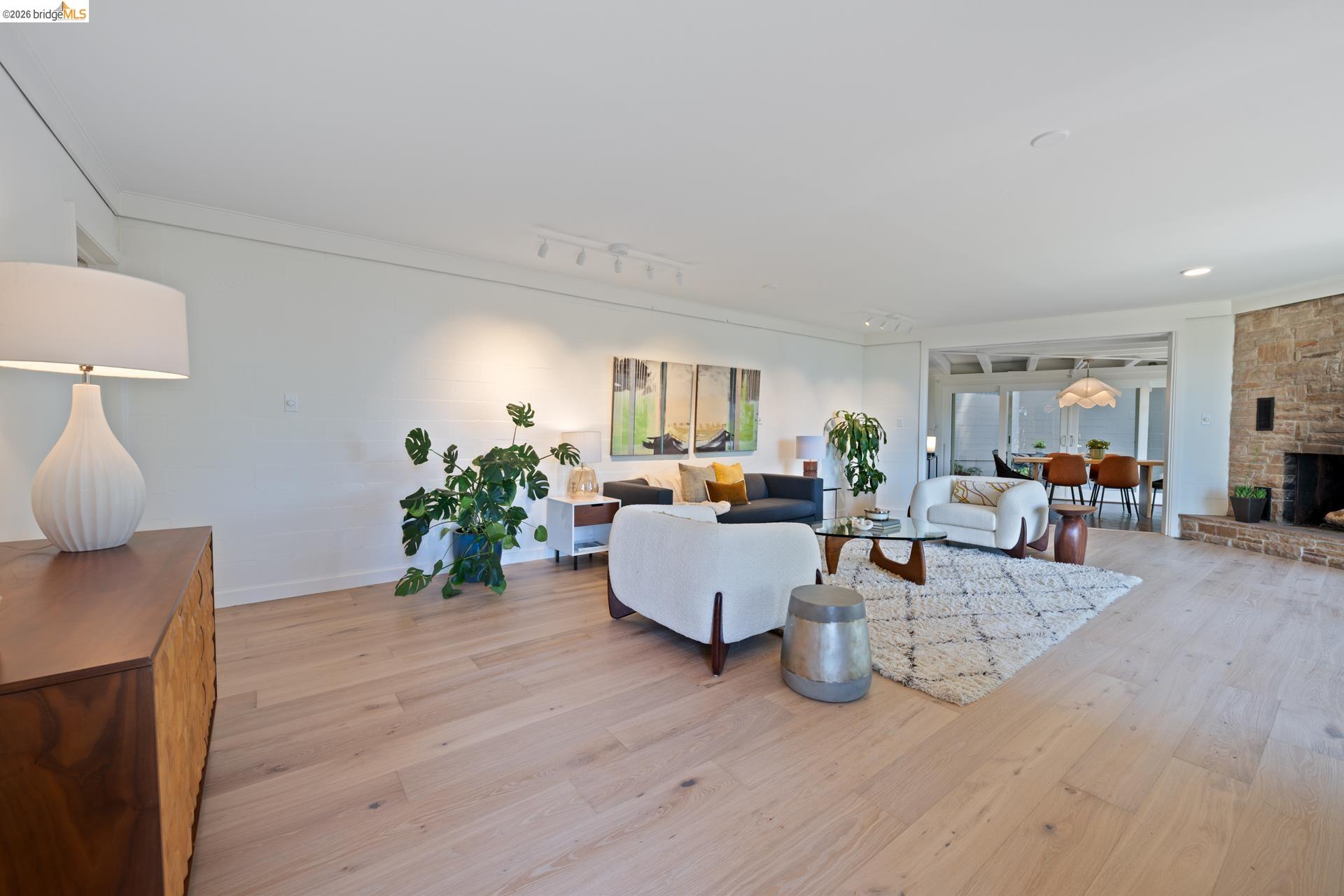 100 Avenida Drive
